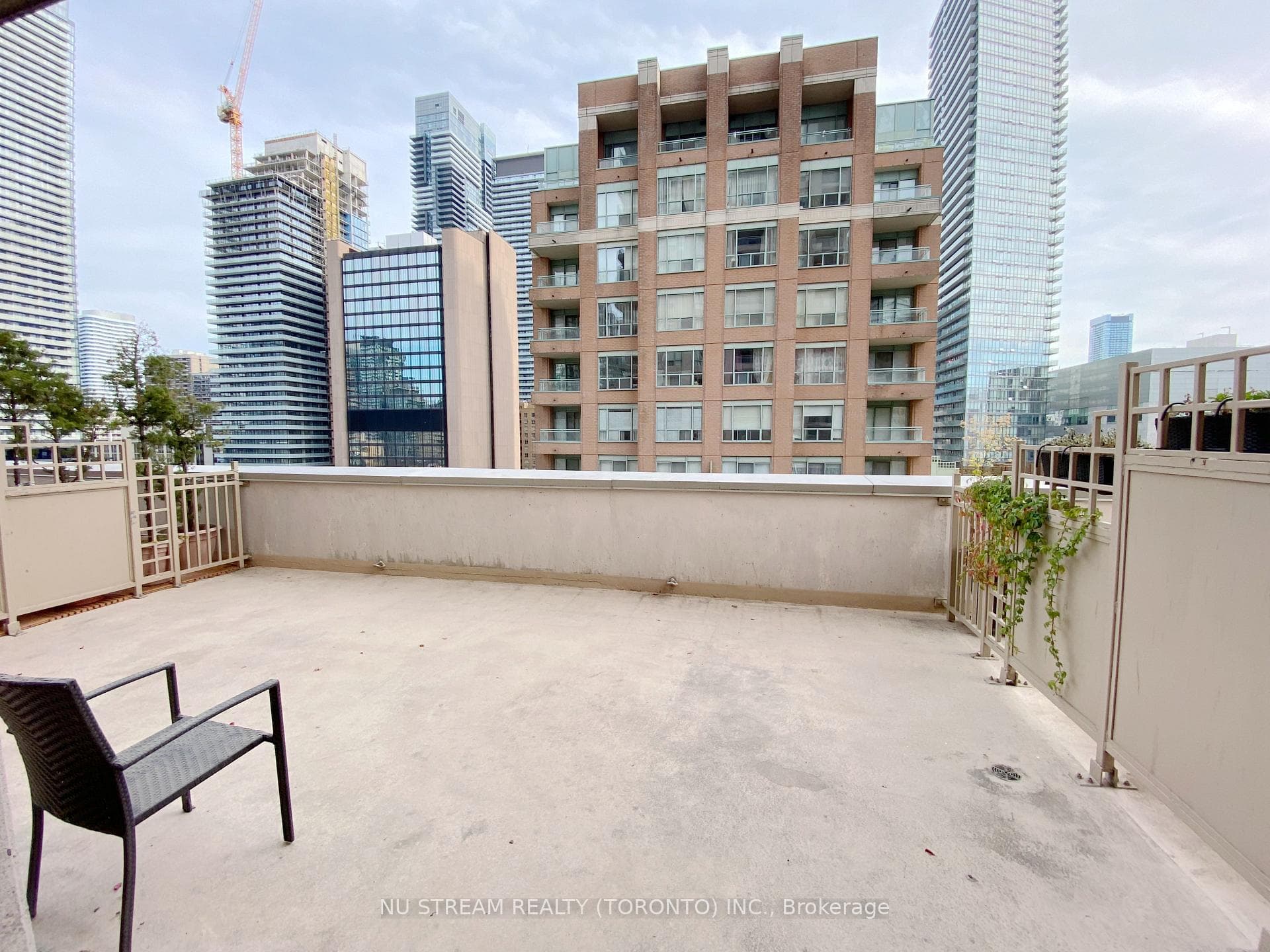 909 Bay Street Unit 1005 photo 8