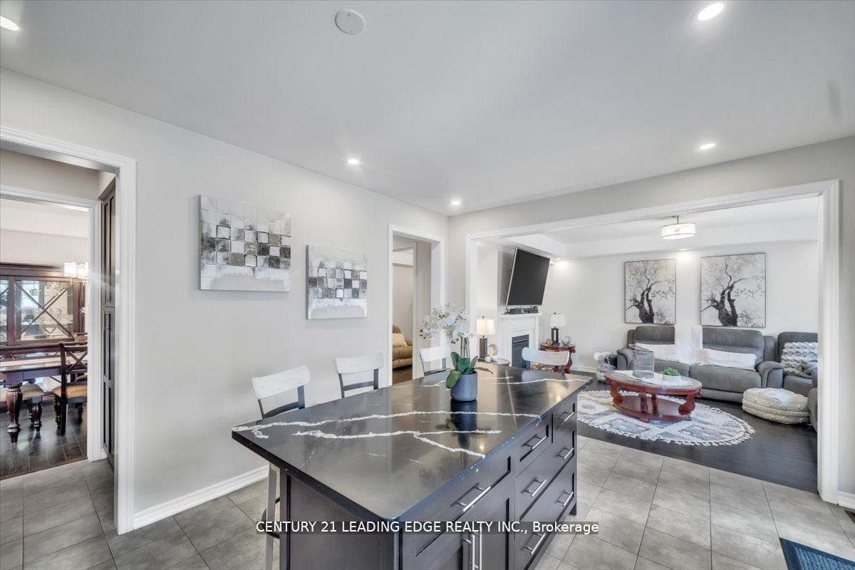 47 Crombie Street photo 19