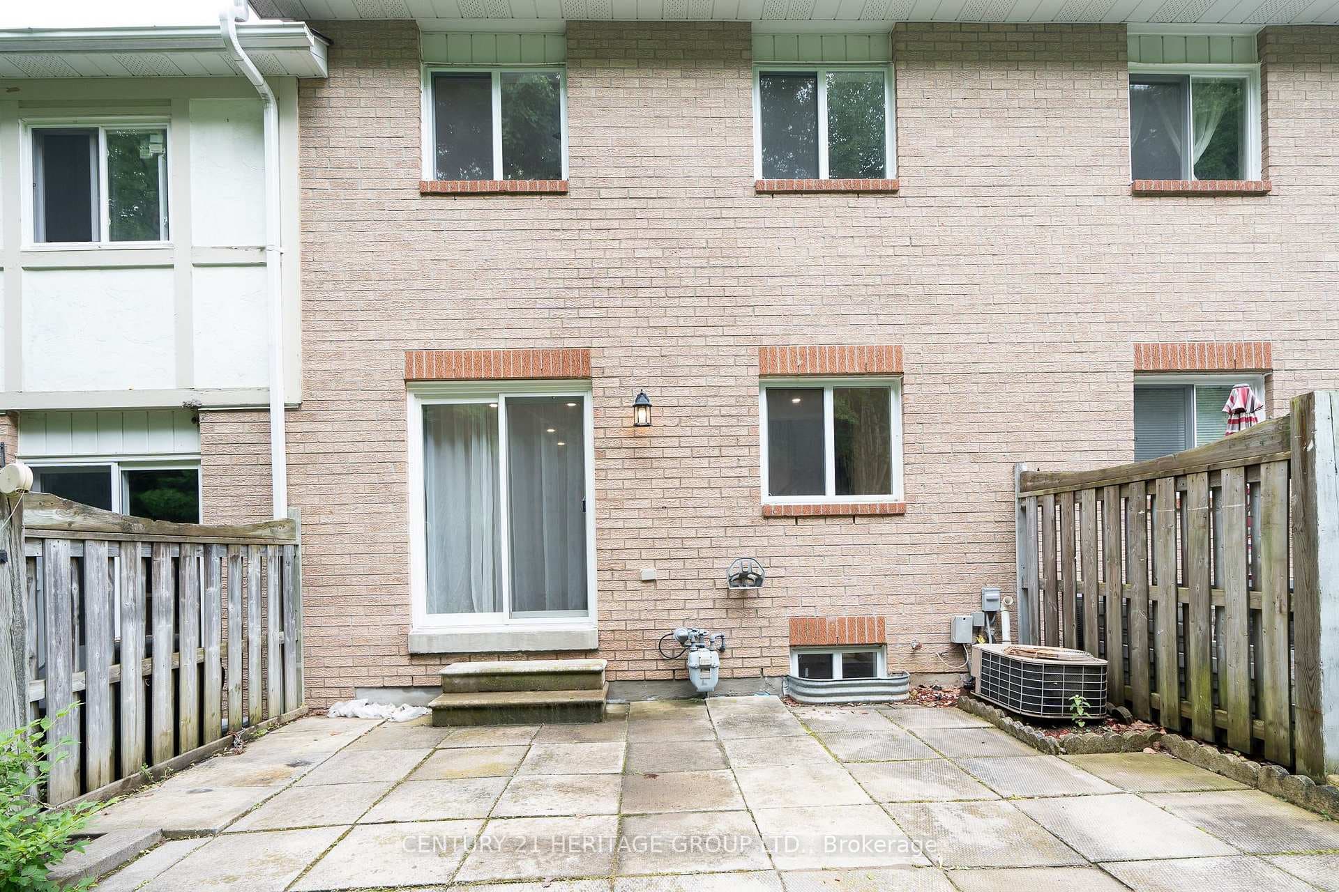600 Gibney Crescent photo 33
