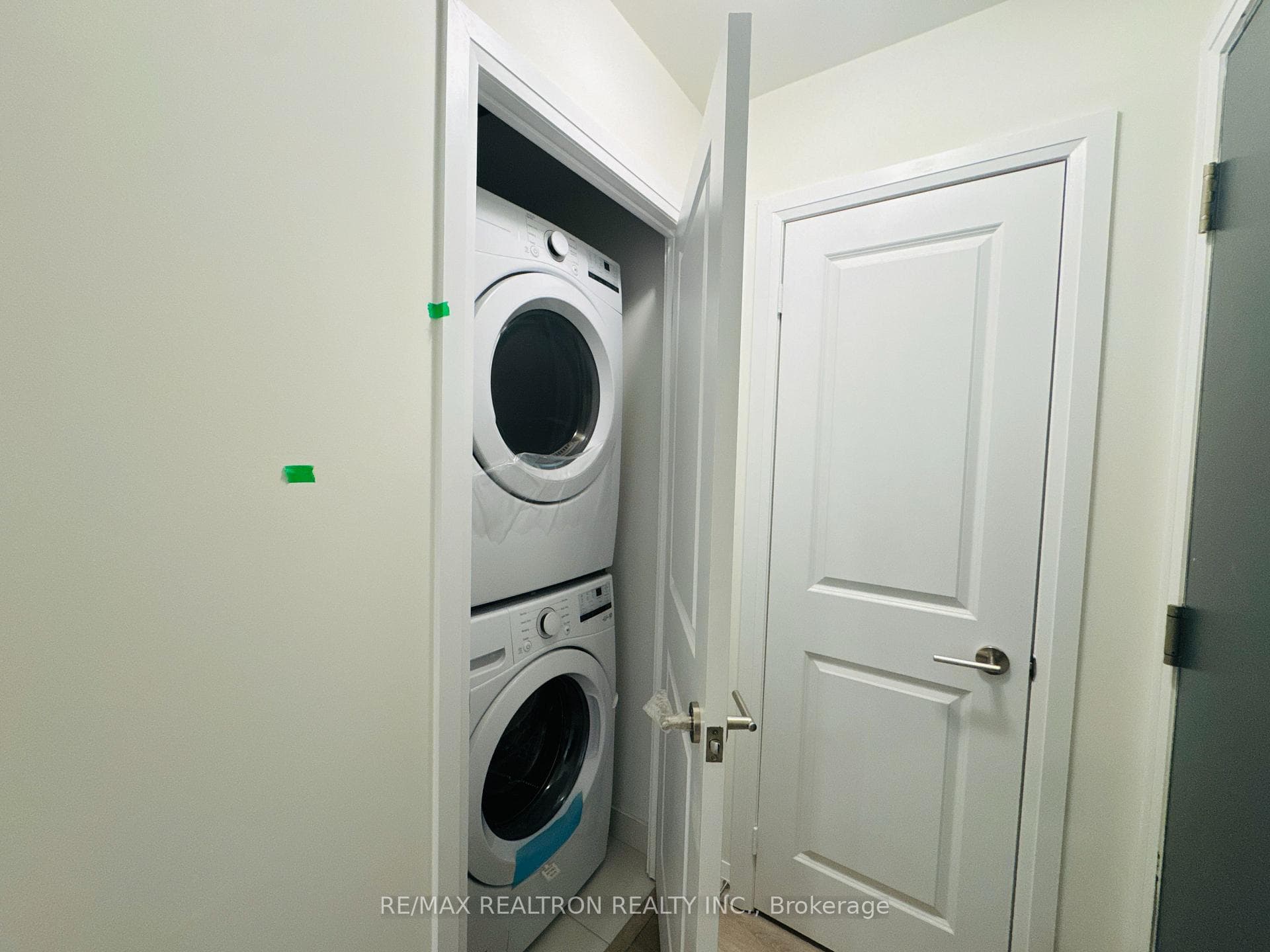 3260 Sheppard Avenue Unit 1409 photo 17