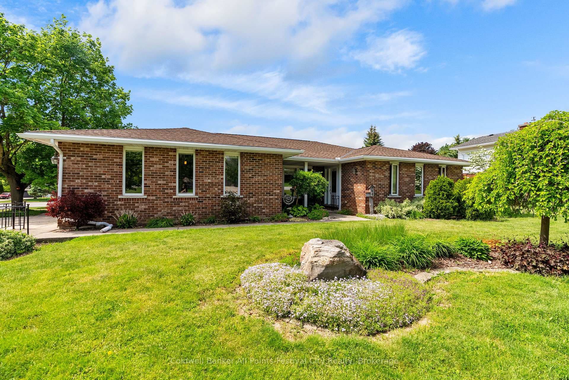 30 Mohawk Crescent photo 1