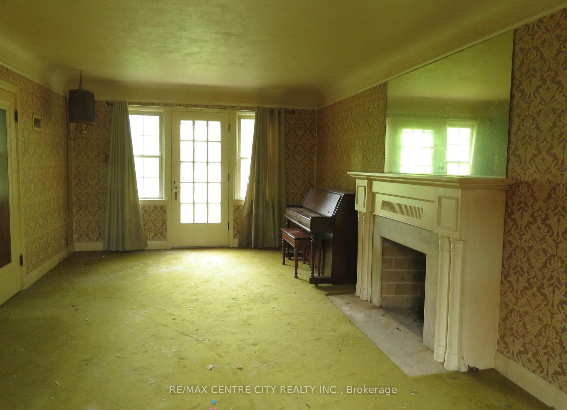 377 Riverside Drive photo 11