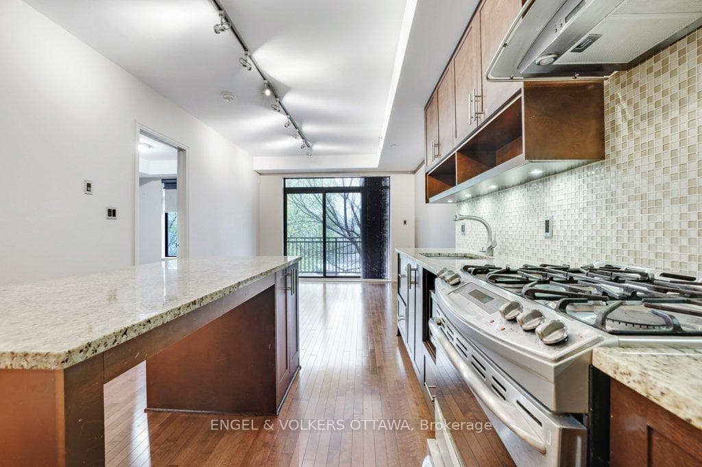 808 Bronson Avenue Unit 209 photo 20