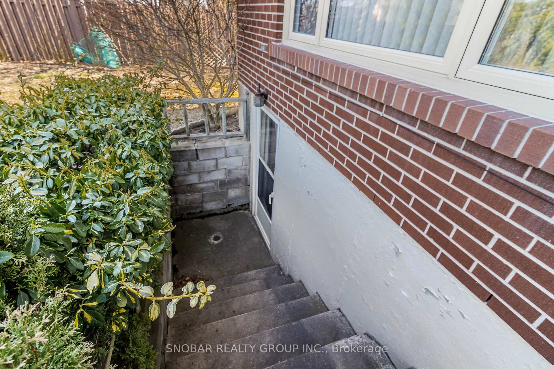1115 Pomona Court photo 35