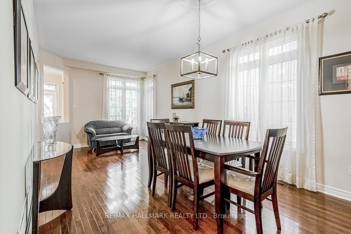 8 Laurentide Crescent photo 7
