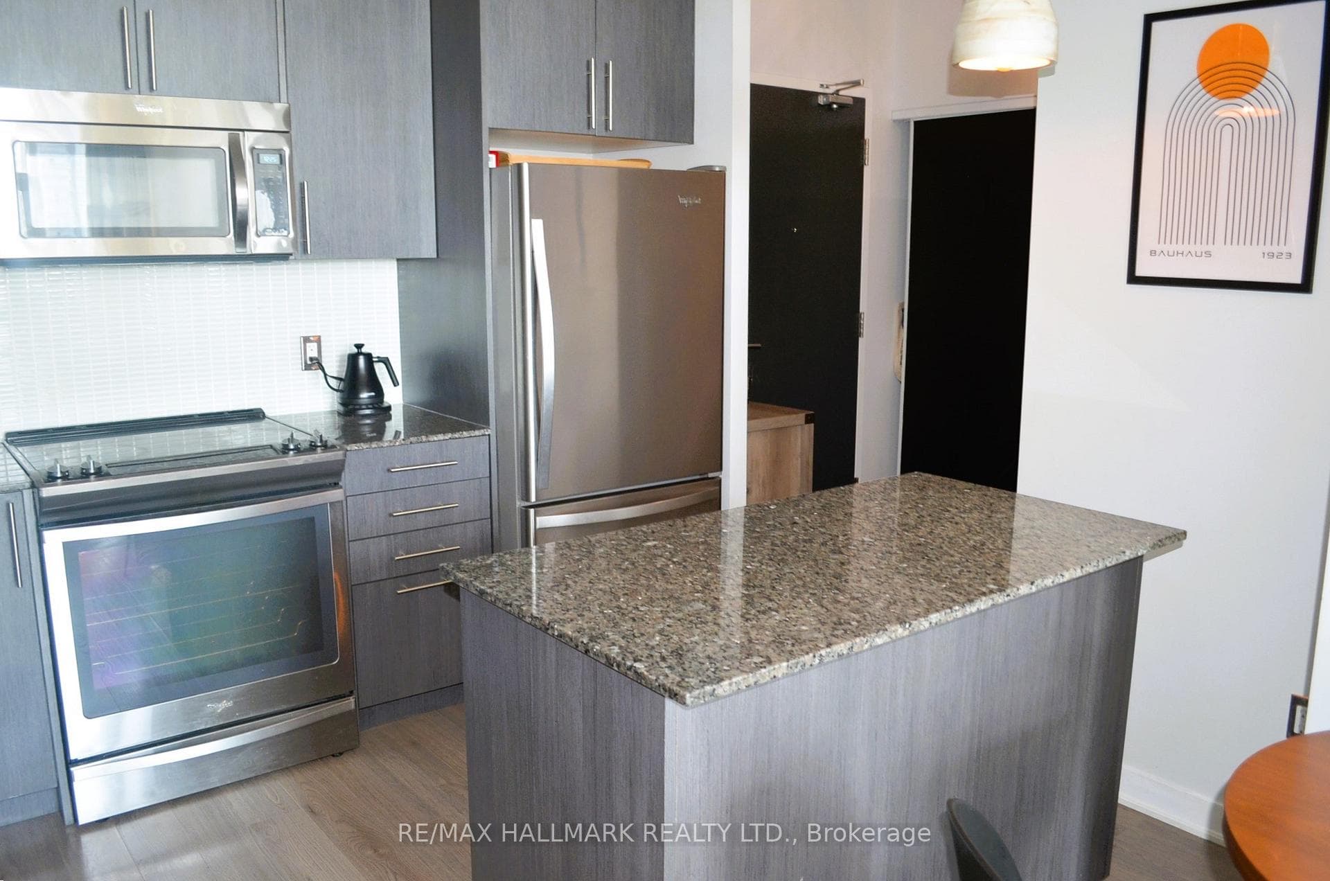 85 Duke Street Unit 1704 photo 4
