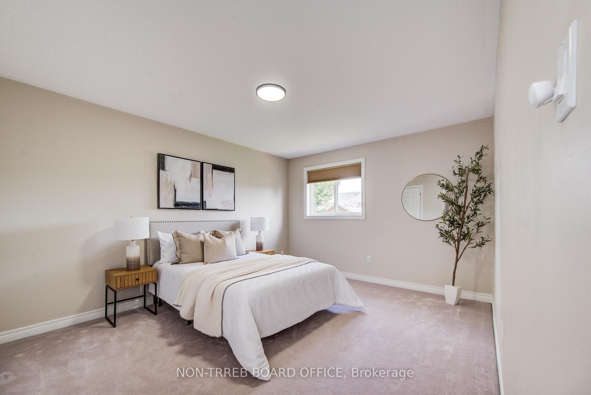68 WADSWORTH Crescent photo 11