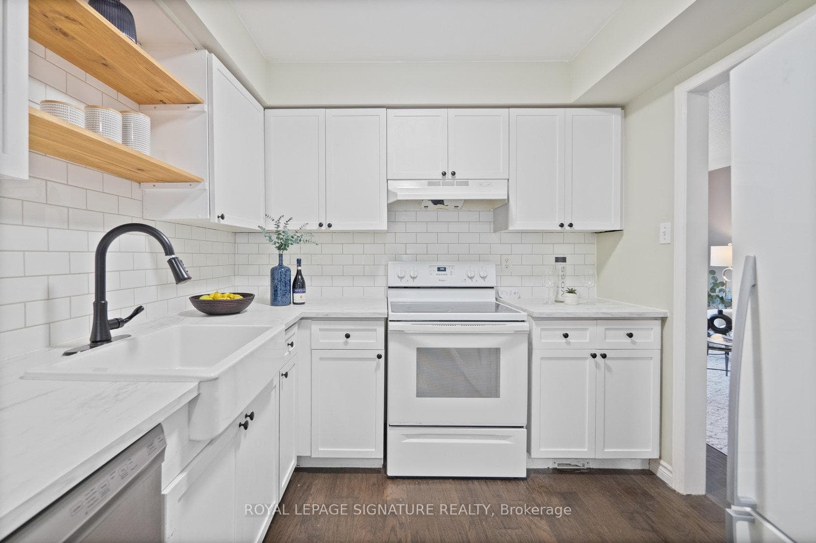 1374 Treeland Street photo 6