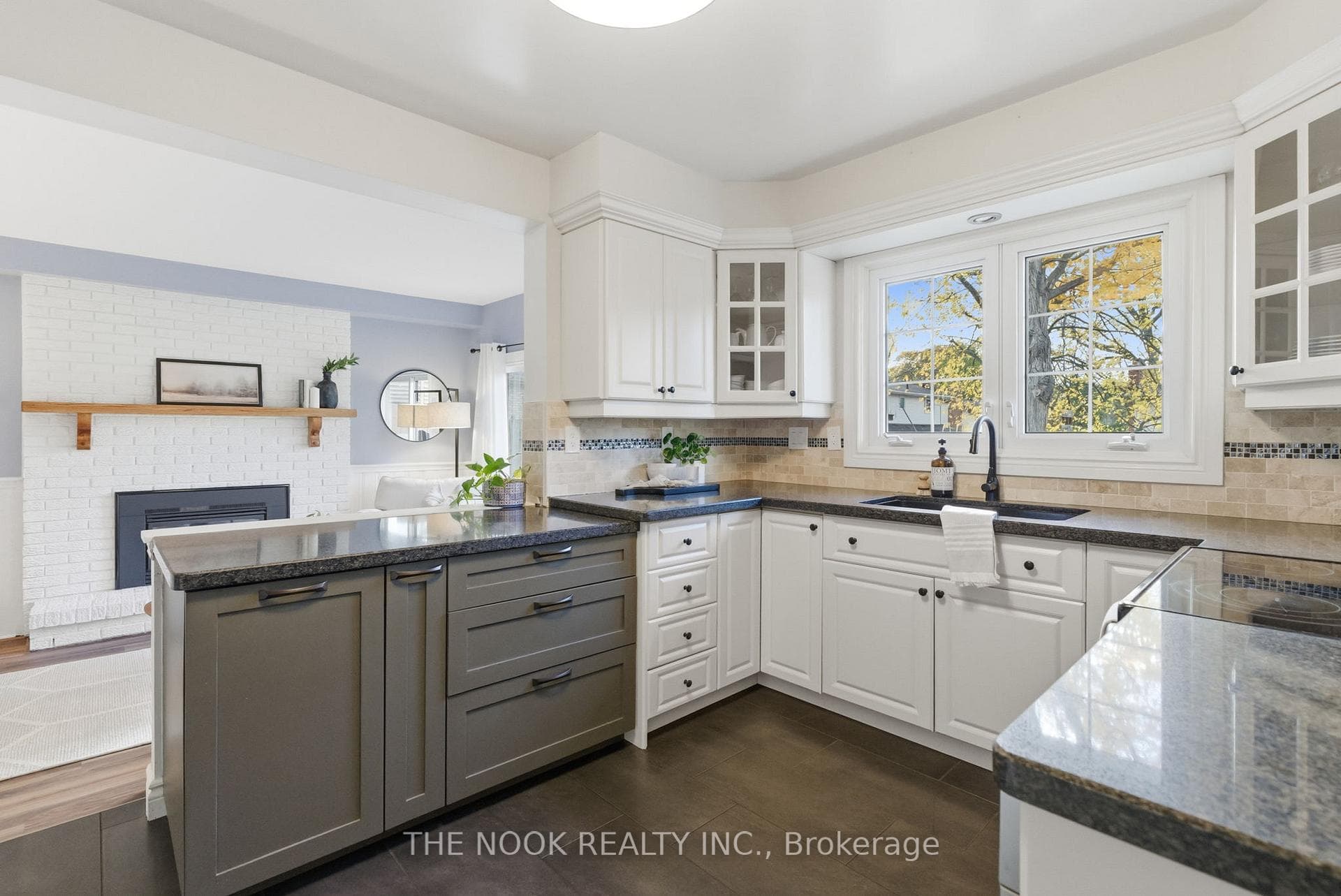 512 Athol Street photo 14