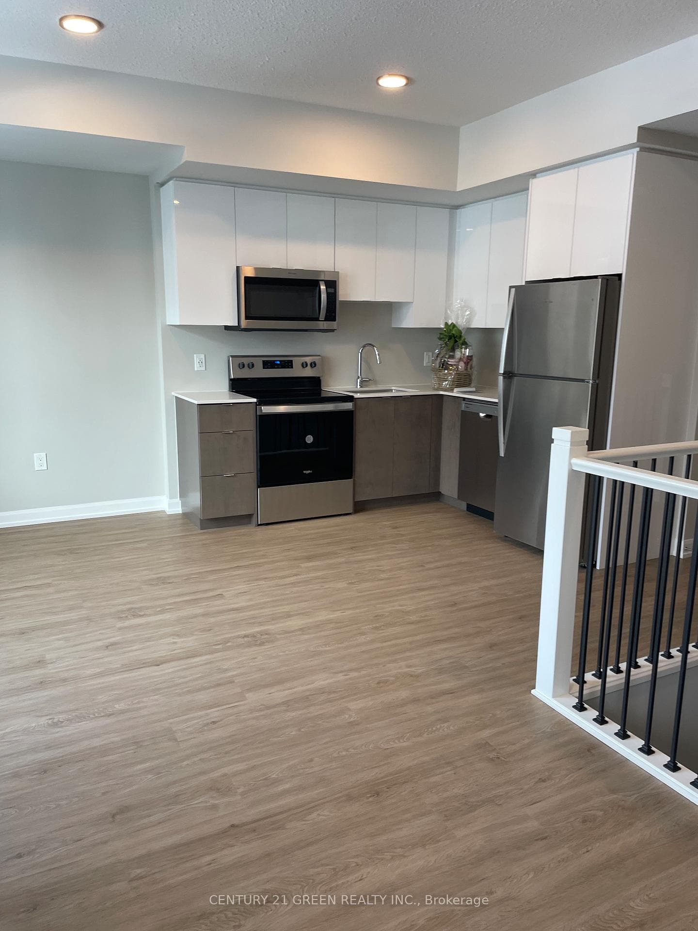 708 Woolwich Street Unit 219 photo 3