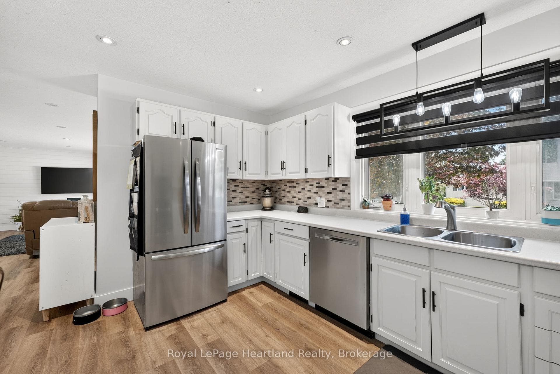 240 Elm Avenue photo 10