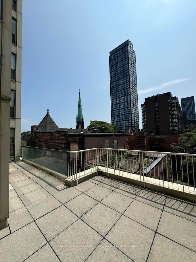 298 Jarvis Street Unit 307 photo 15