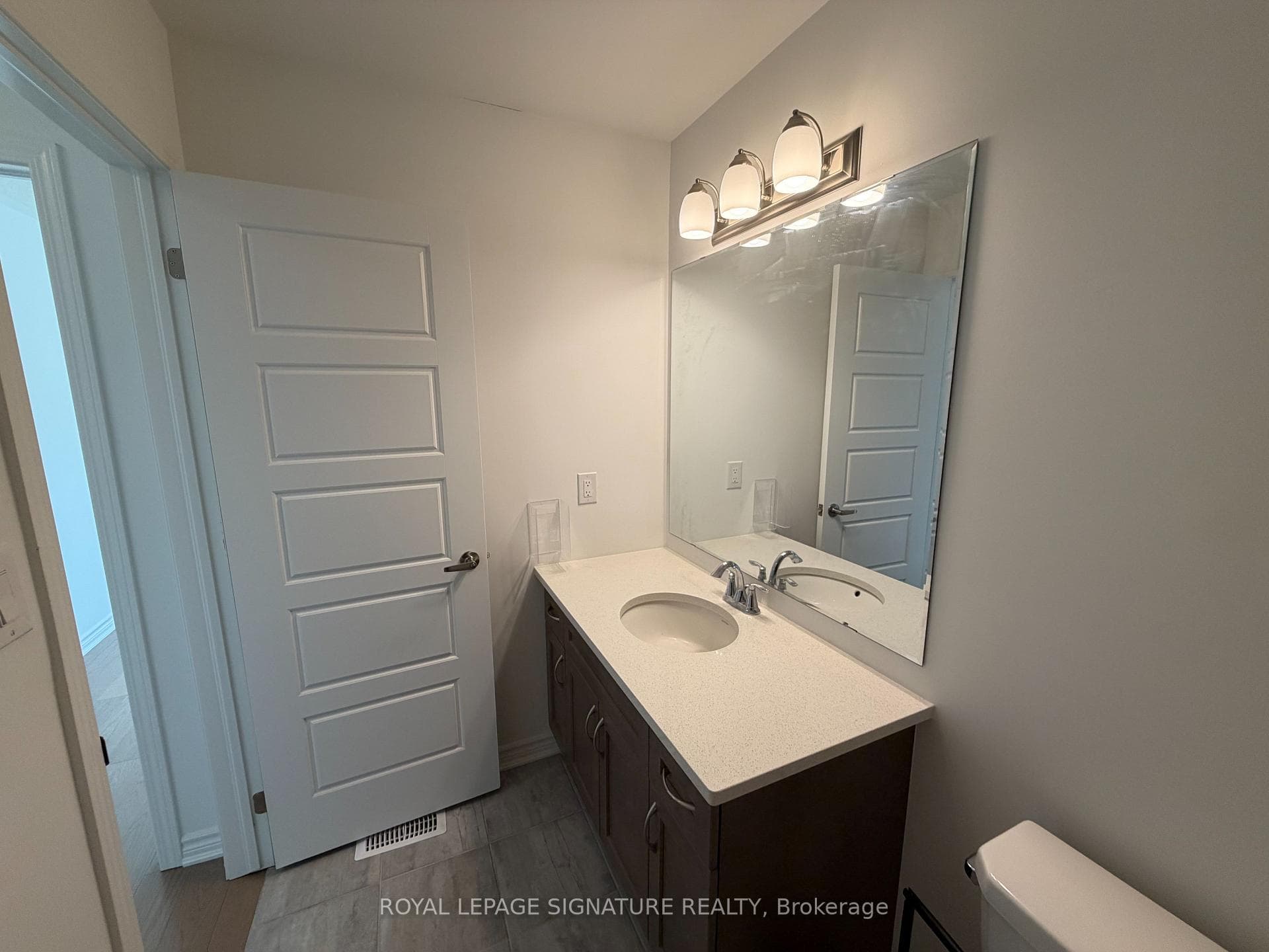 1369 William Halton Parkway photo 31