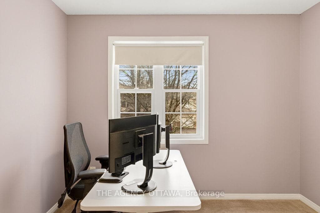 555 Aberfoyle Circle photo 33
