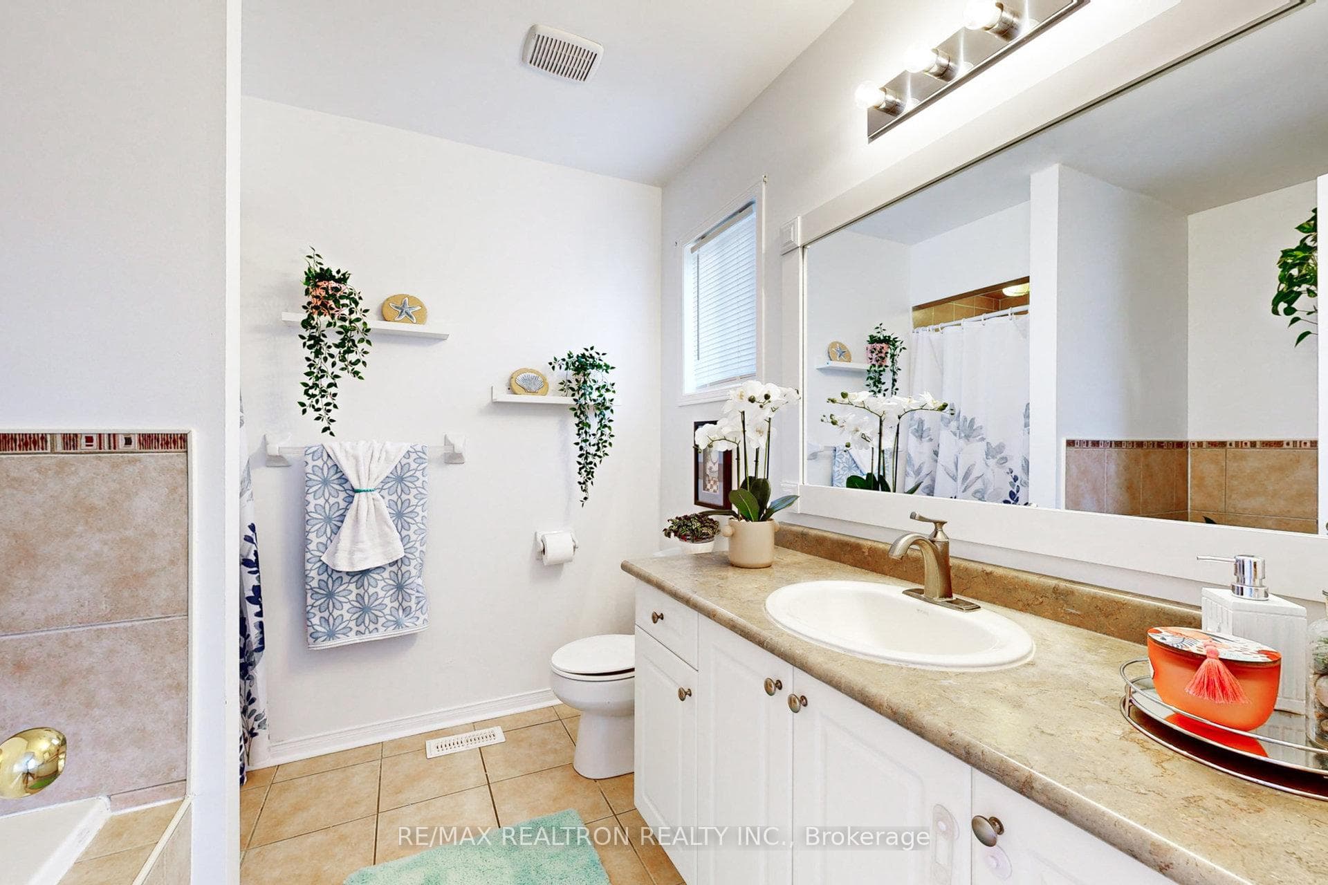 971 Oaktree Crescent photo 31