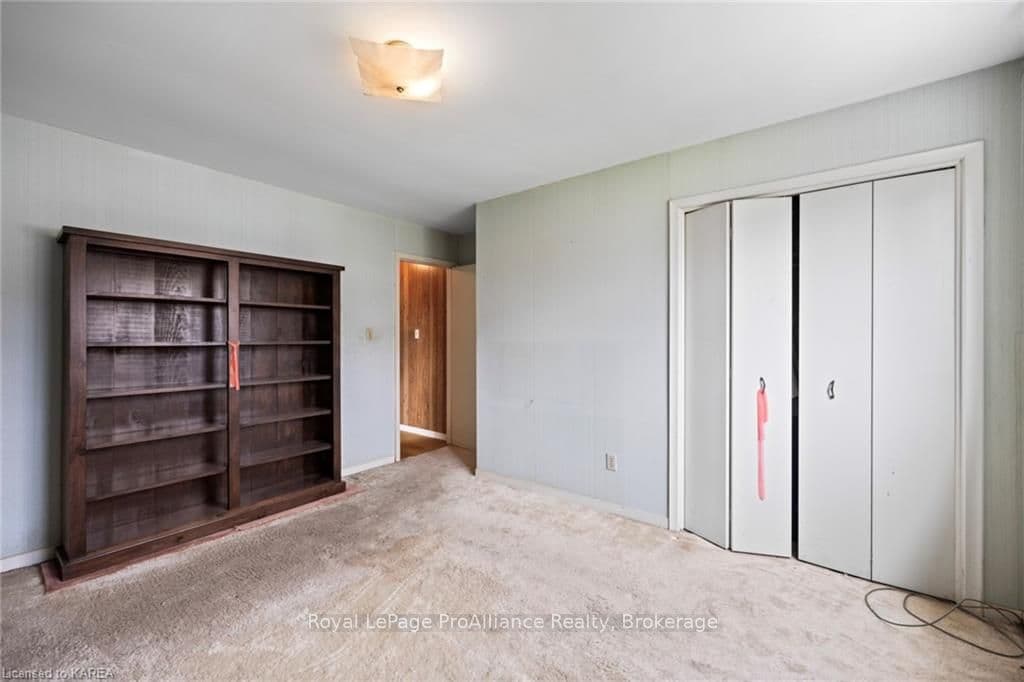 21 CRESCENT Drive photo 18