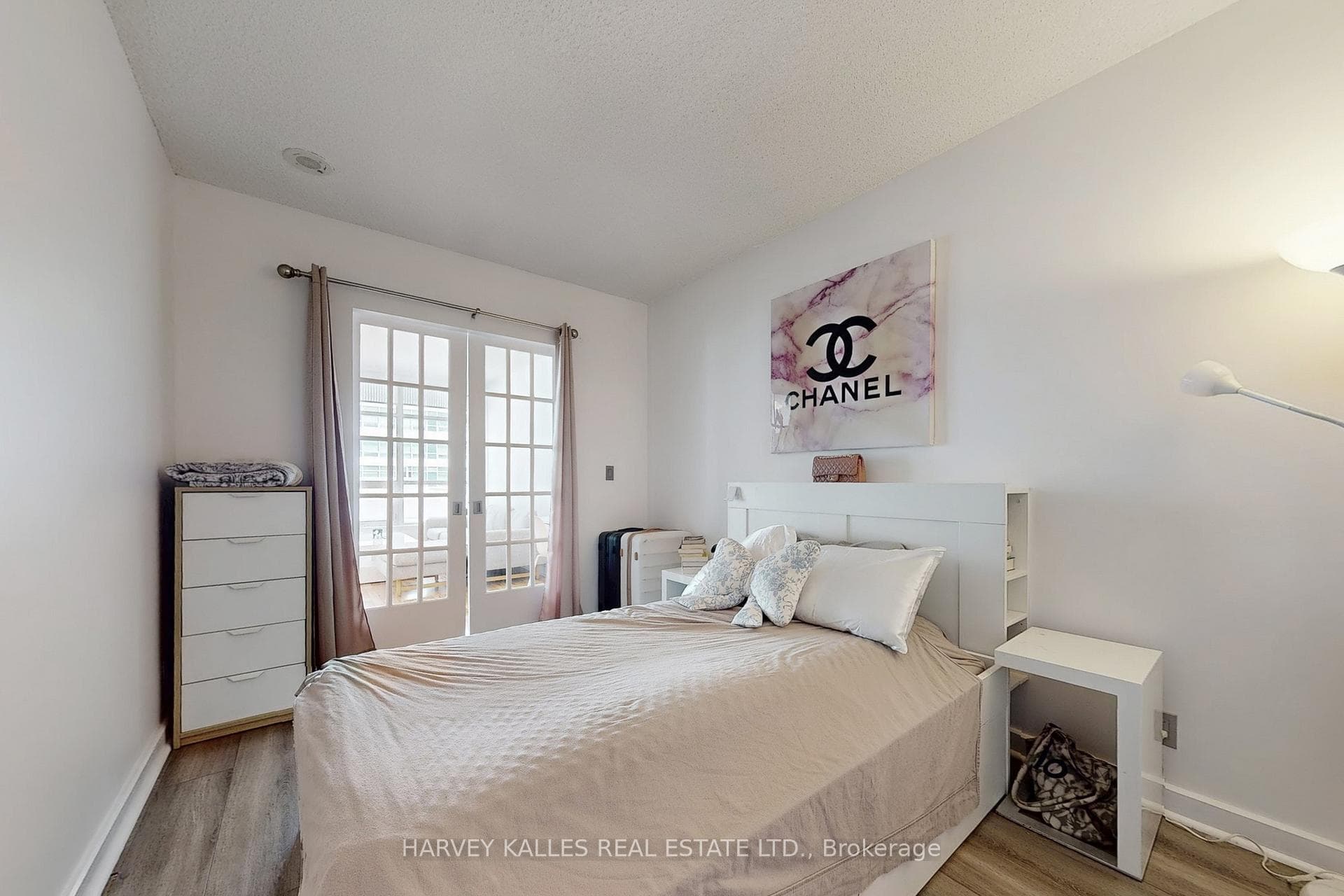 350 Wellington Street Unit 319 photo 19