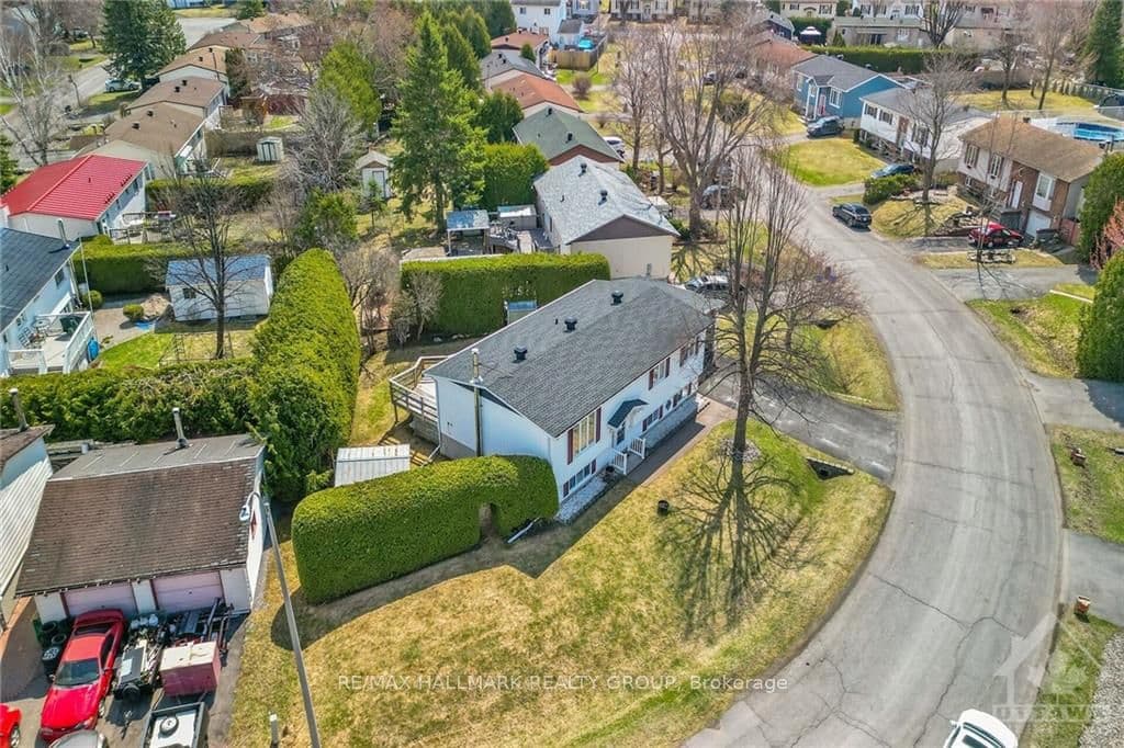 7 DOWDALL Crescent photo 29