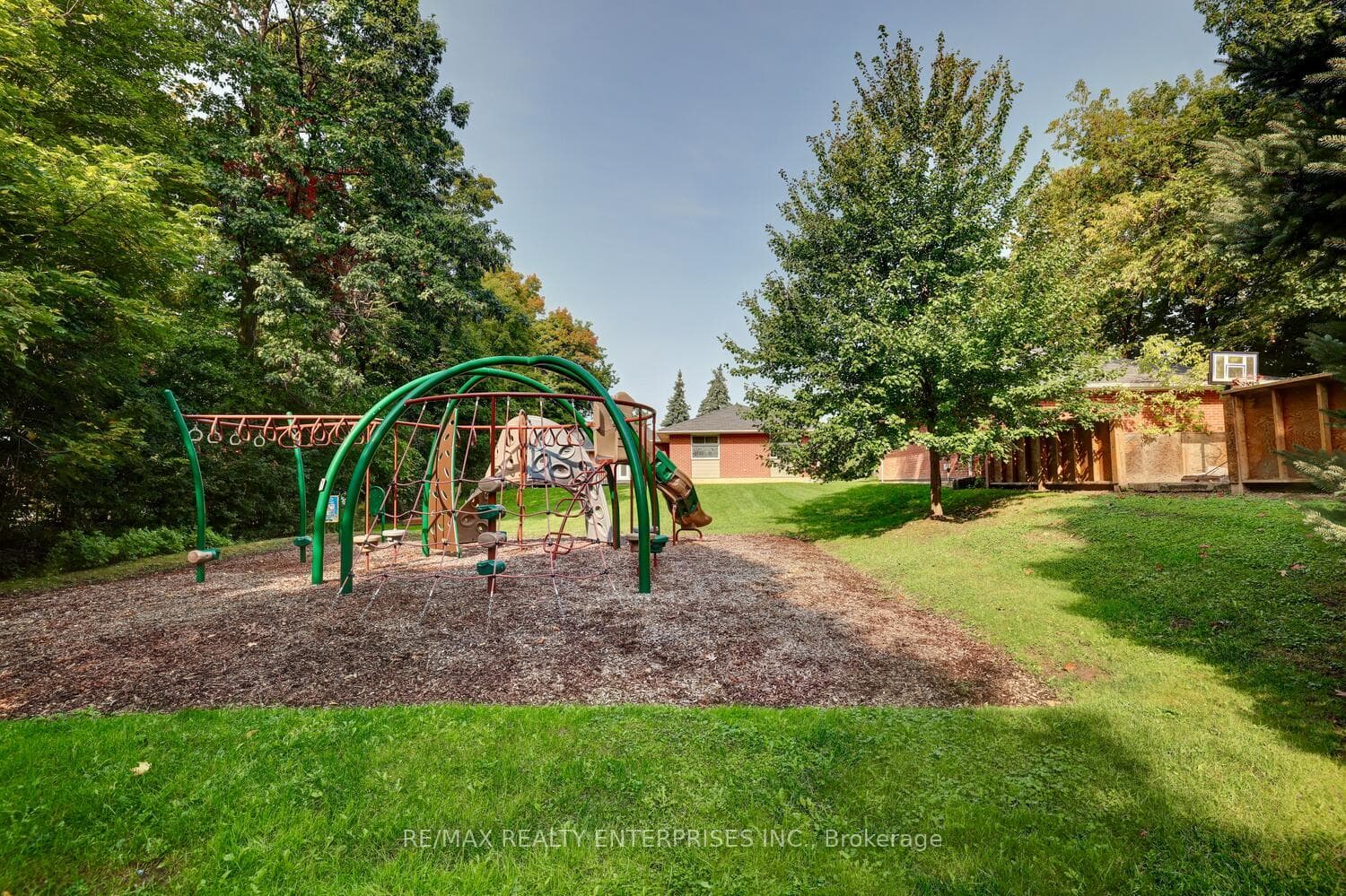 1751 Queen Street photo 34