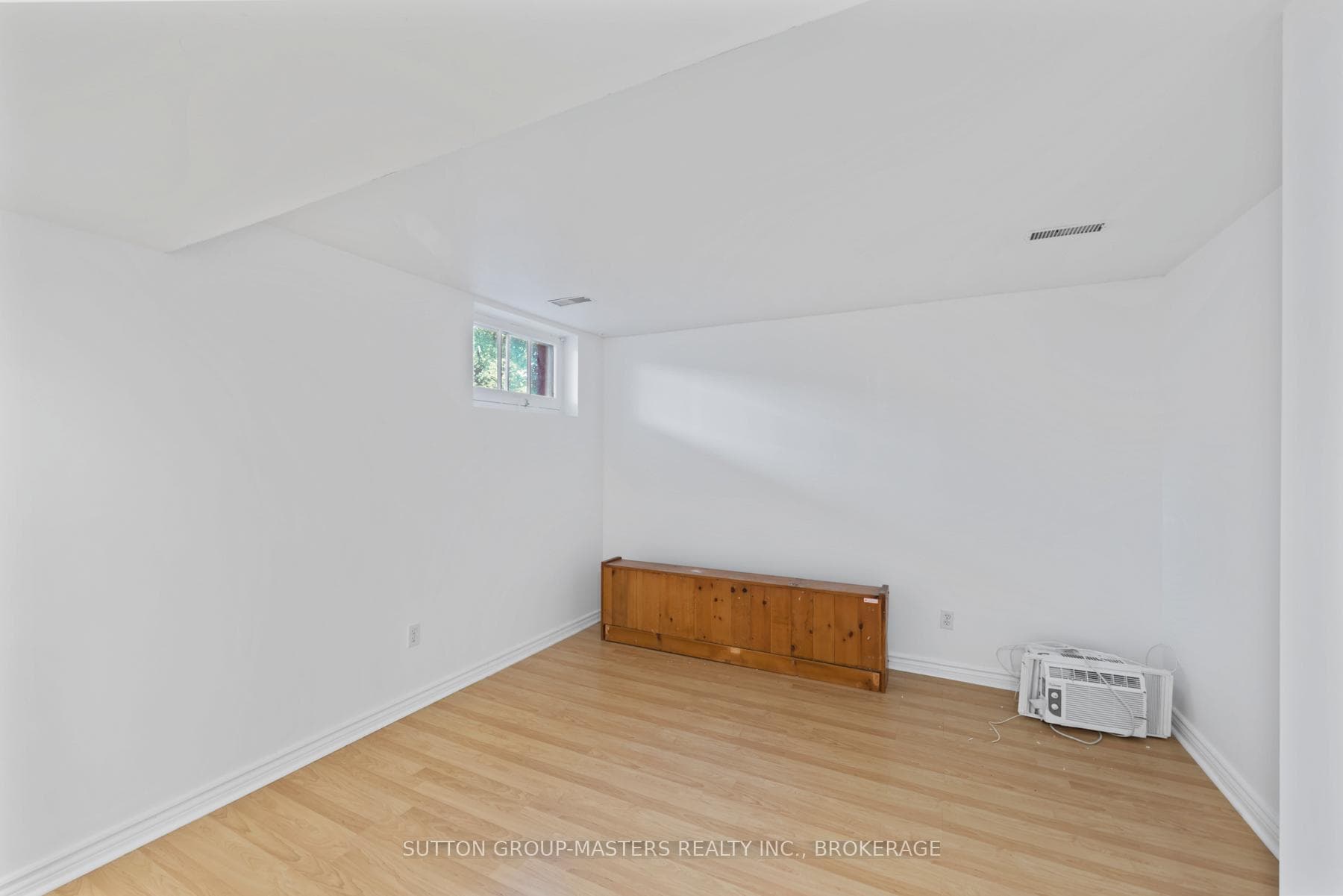 38 Watts Crescent photo 33