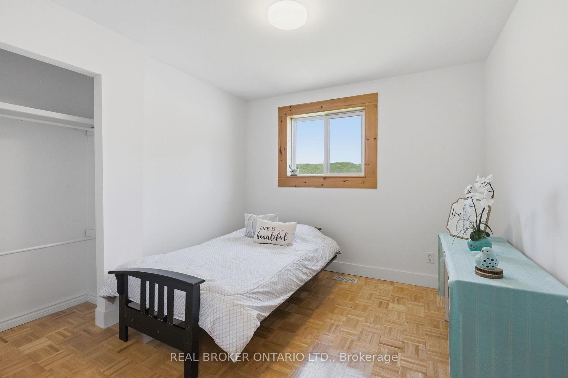 6022 Trafalgar Road photo 15
