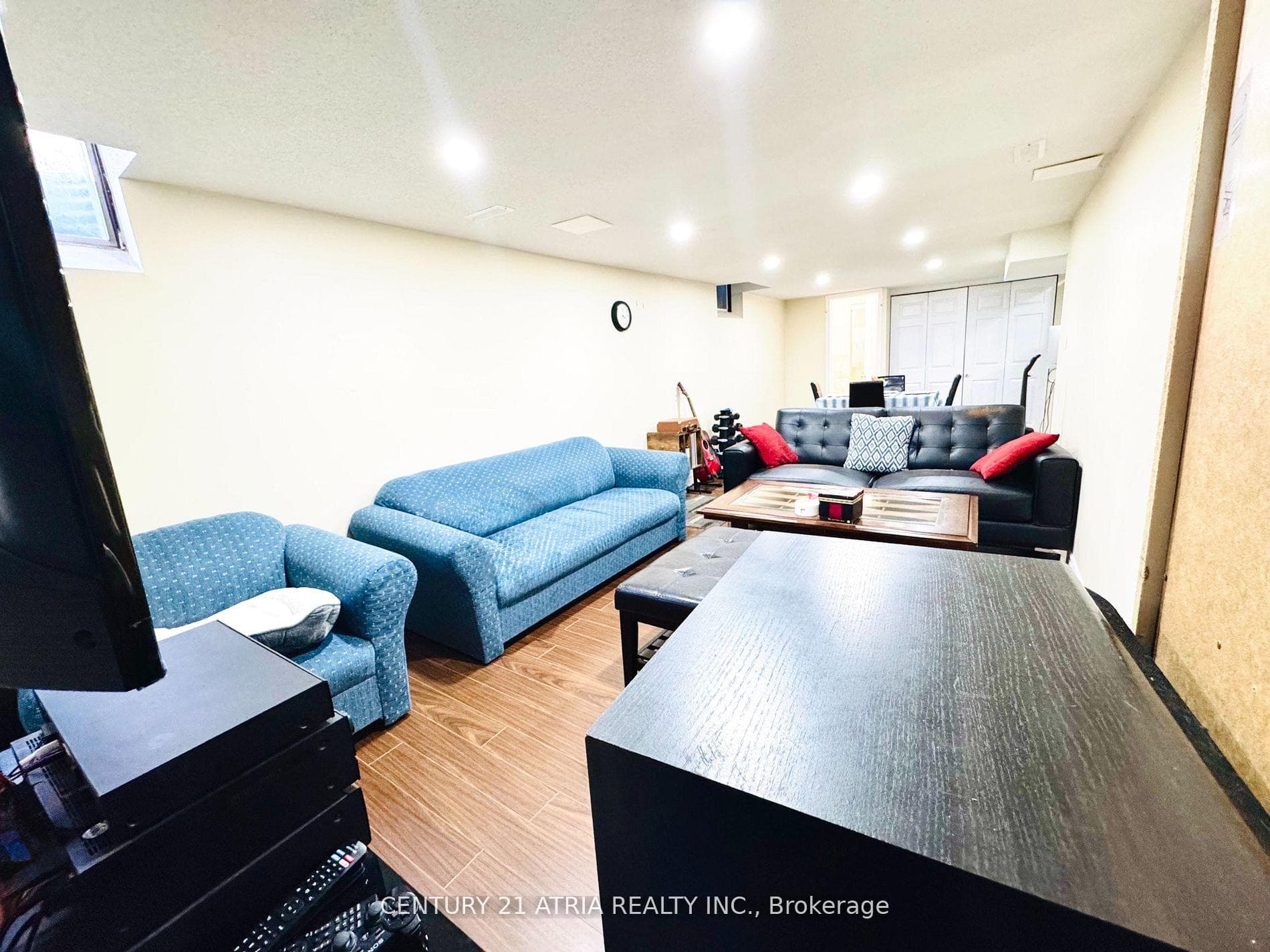 45 Clayborne Avenue Unit Bsmt photo 3