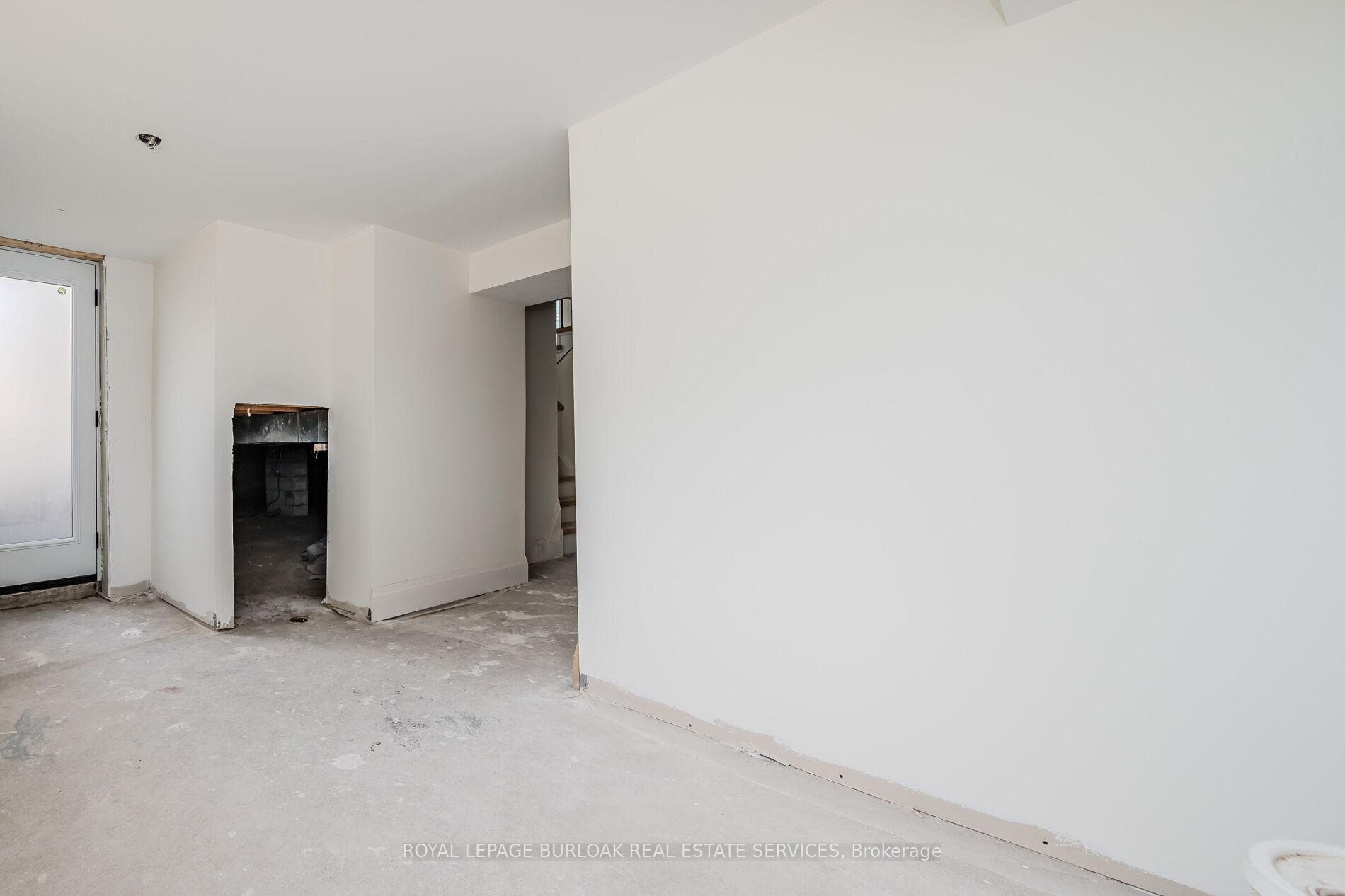 640 Dynes Road photo 30
