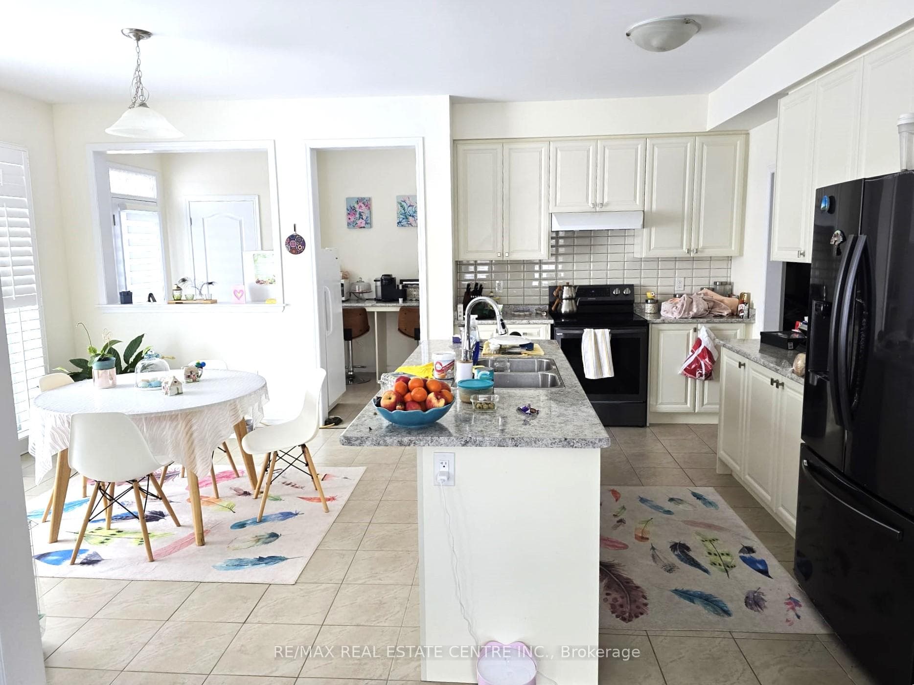 7820 Odell Crescent photo 9