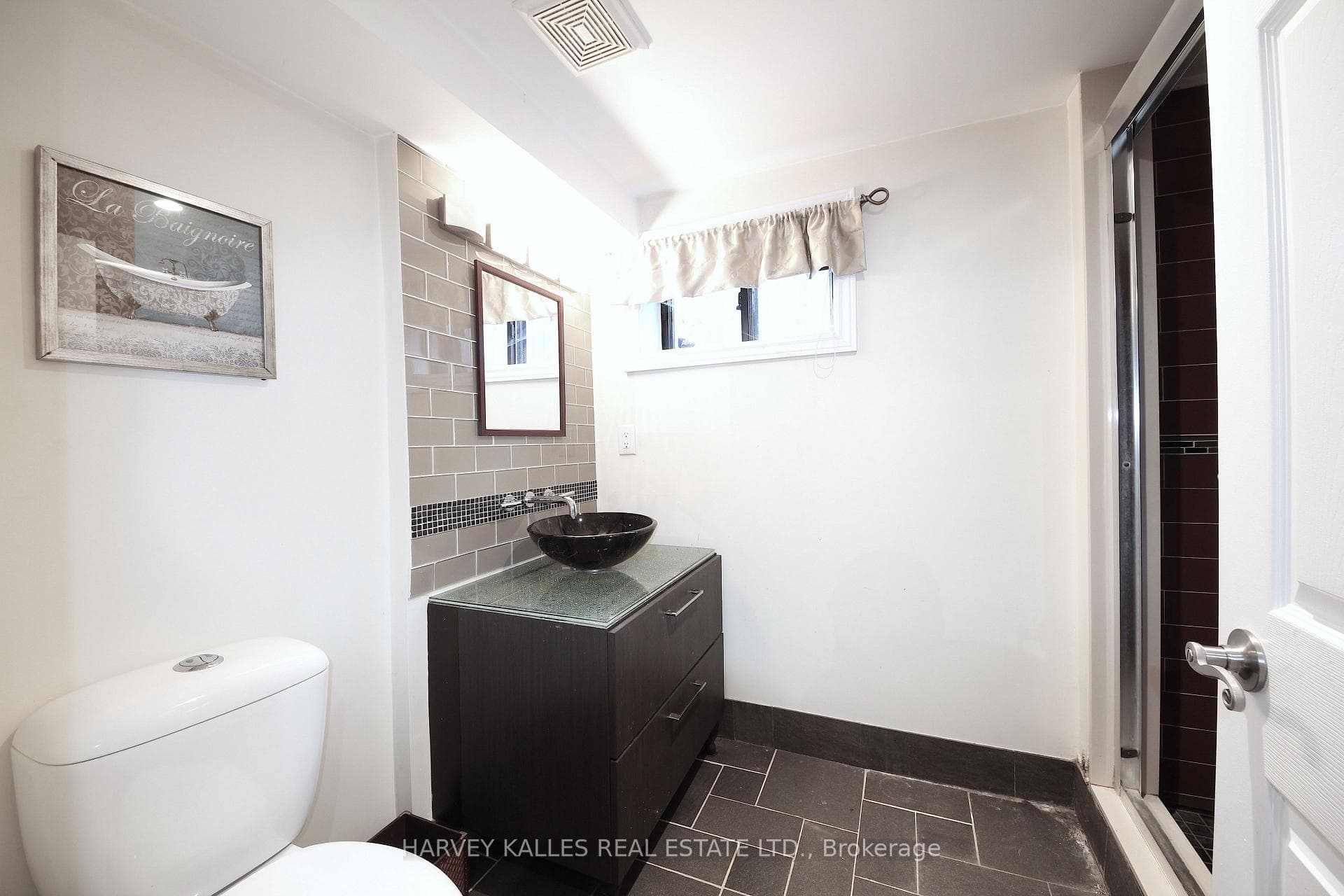 19 Fallowfield Road Unit Lower photo 5