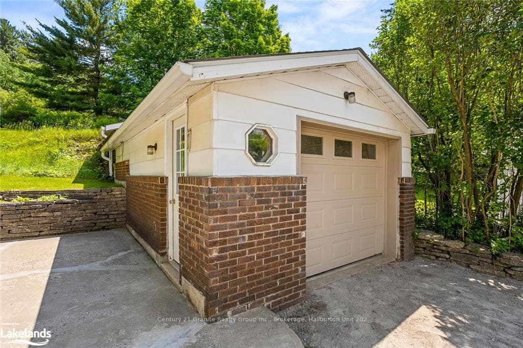 136 HIGHLAND Street photo 40