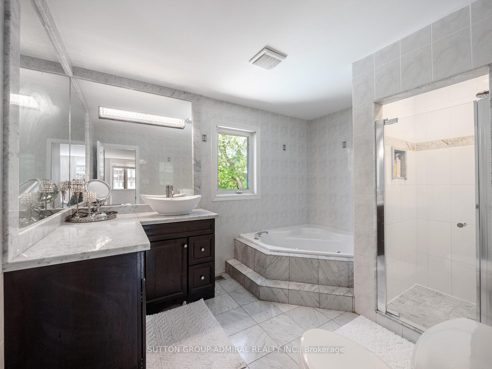 18 Thatcher Avenue photo 32