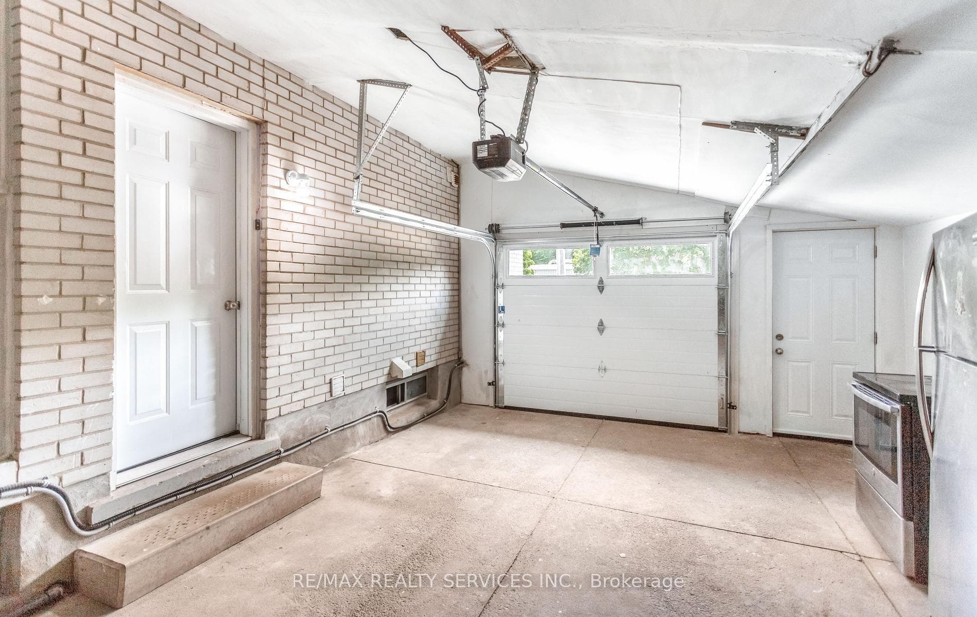 176 Samuelson Street photo 42
