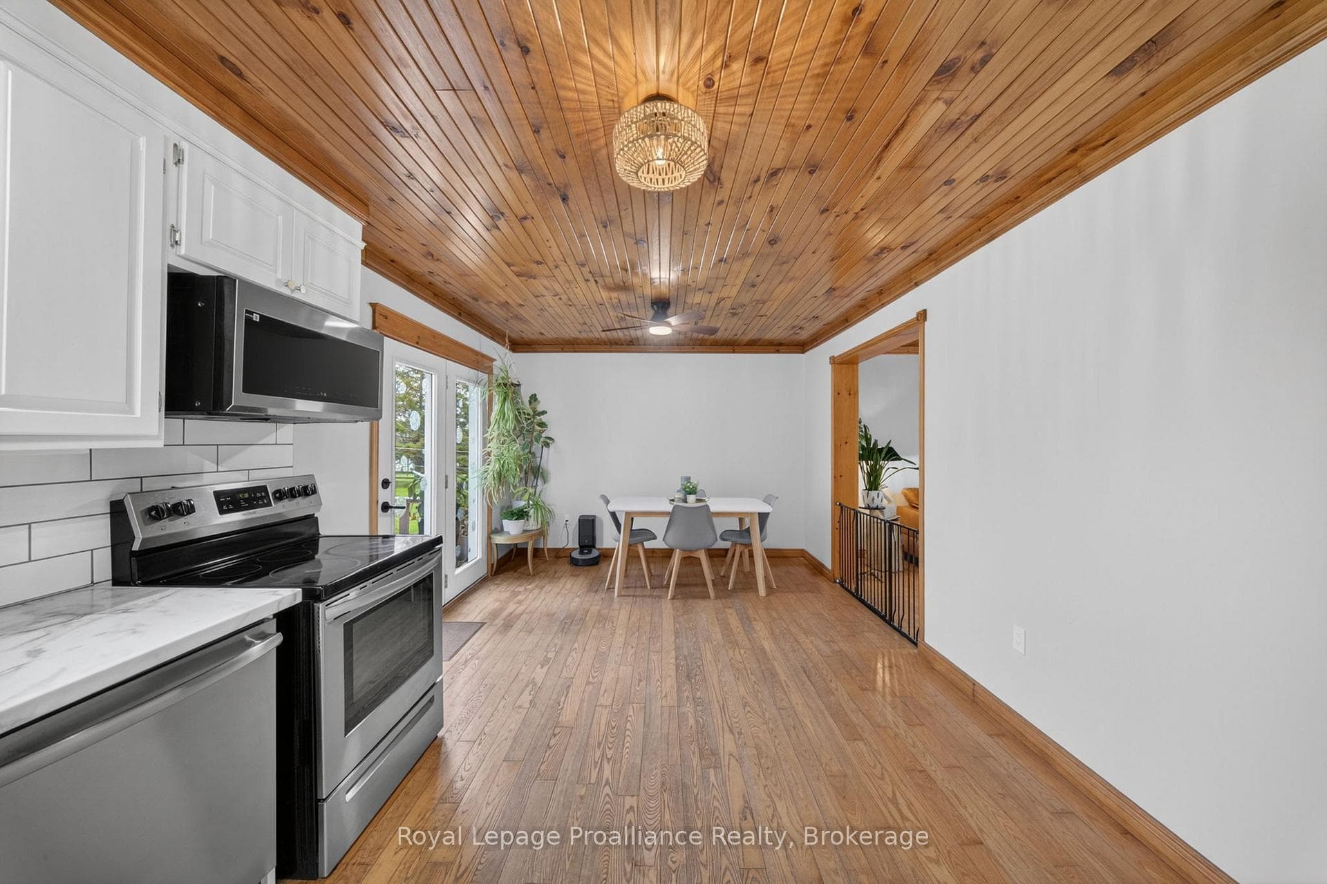 235 East Hungerford Road photo 10
