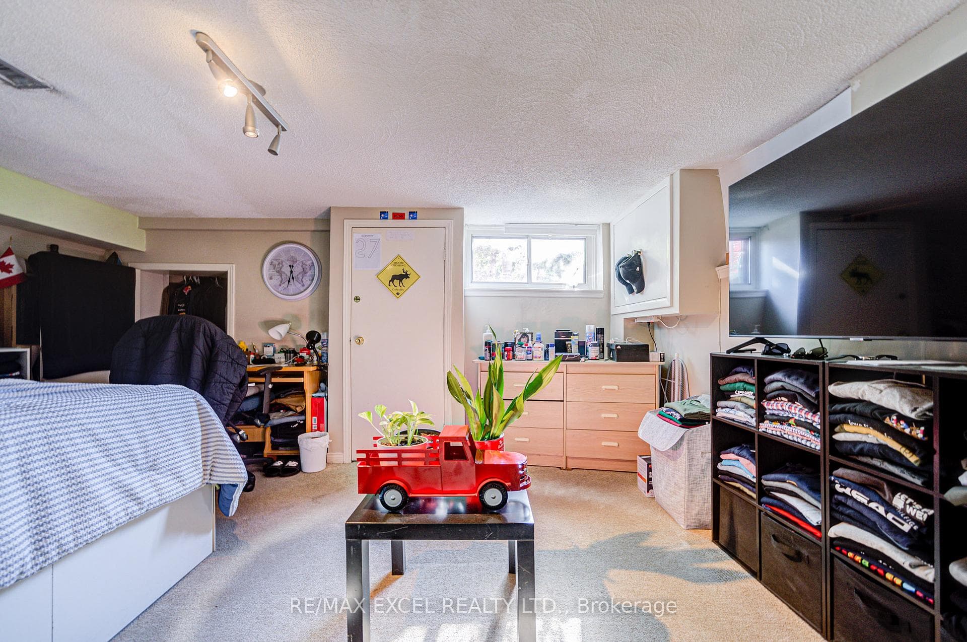 523 Delaware Avenue photo 33
