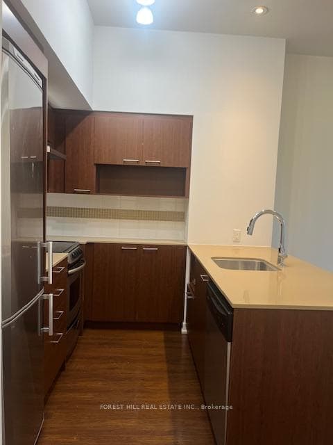 320 Tweedsmuir Avenue Unit 303 photo 9