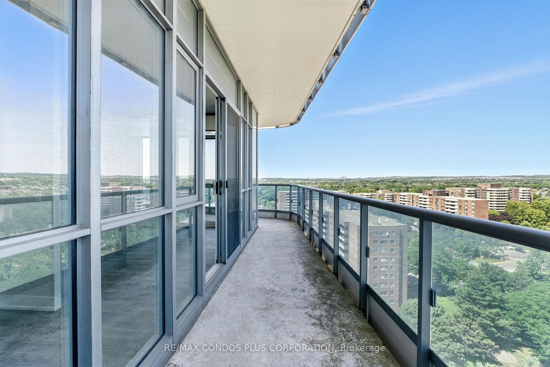 9471 Yonge Street Unit LPH15 photo 17