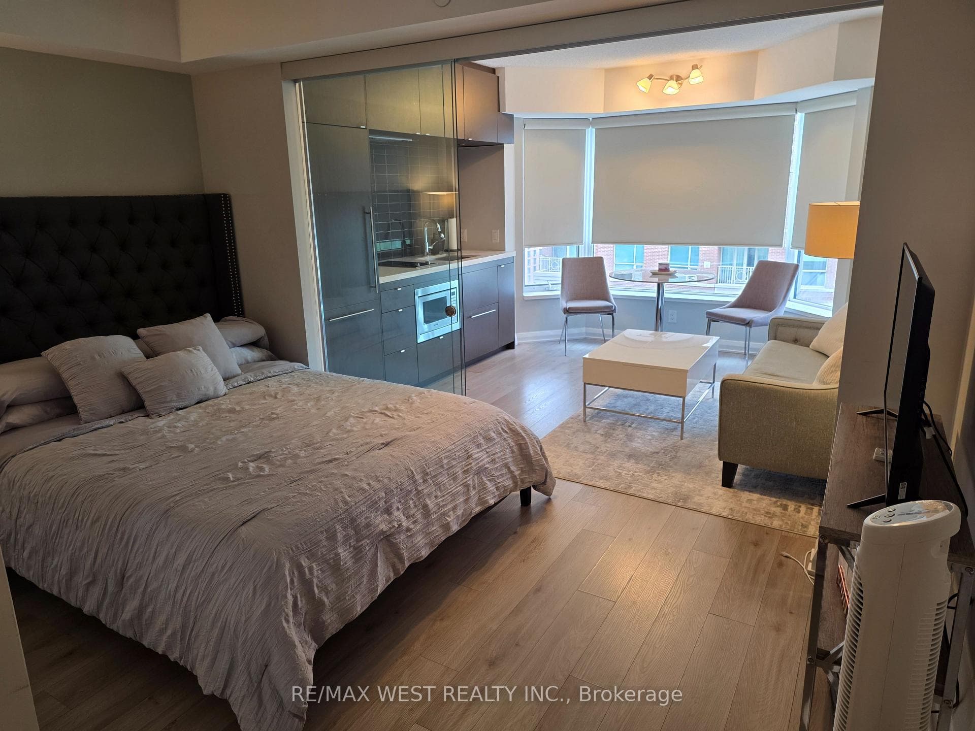 155 Yorkville Avenue Unit 1416 photo 5