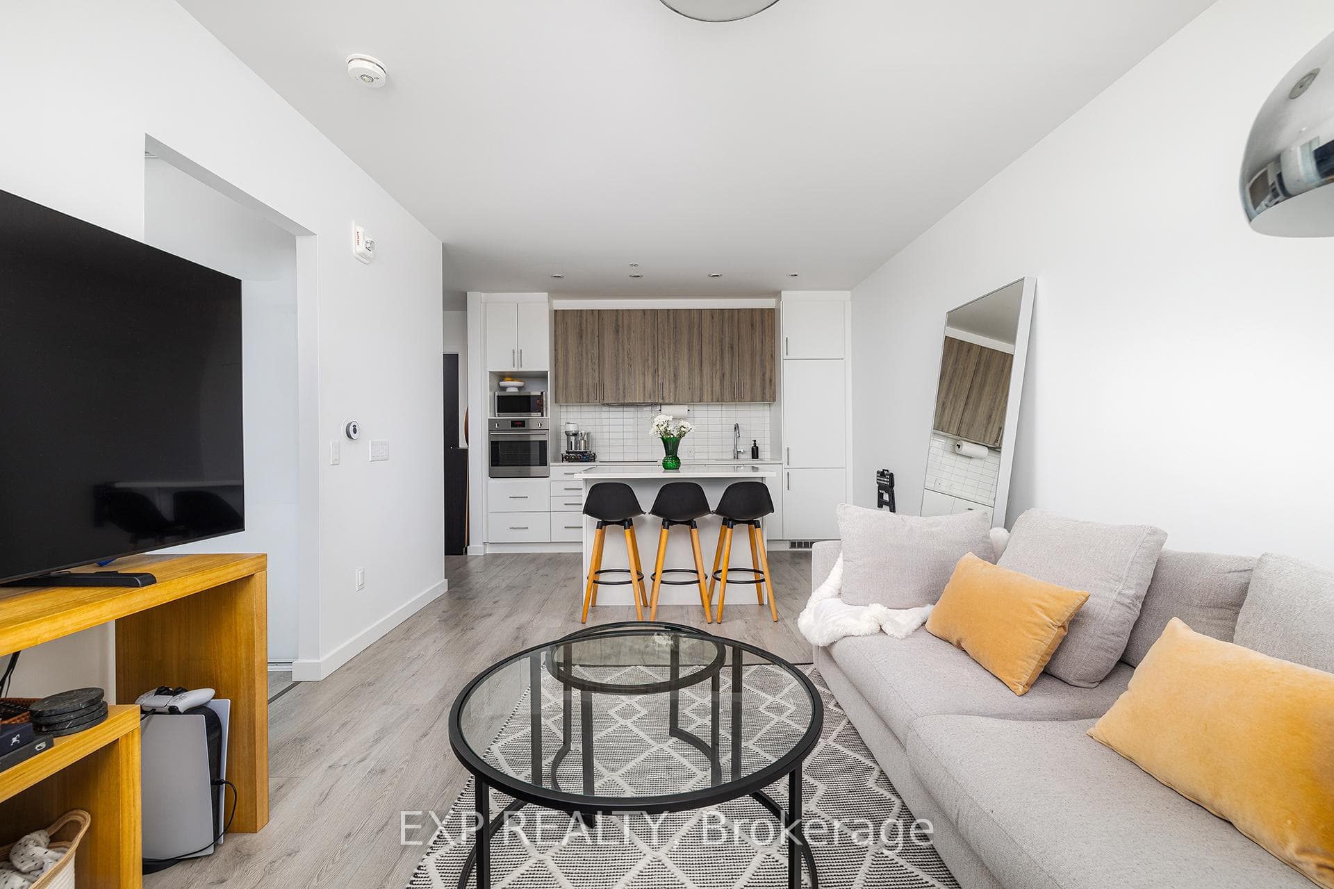 181 King Street Unit 1703 photo 4