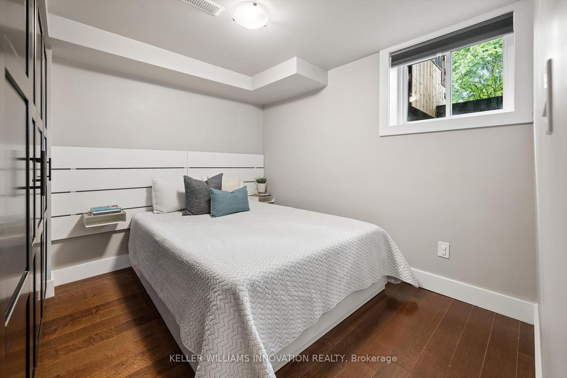 64 Westbury Crescent photo 43