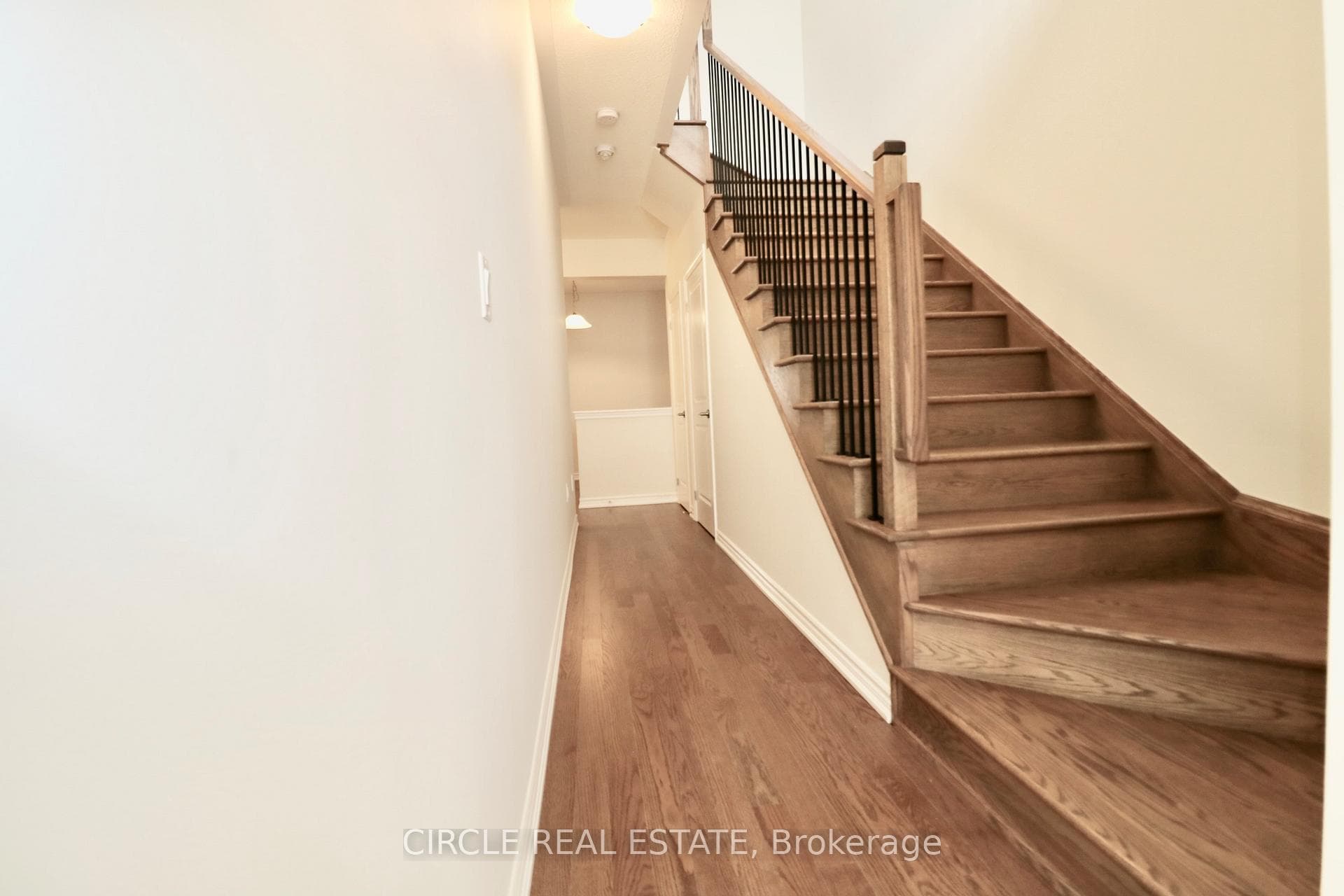 35 Phoenix Boulevard photo 2