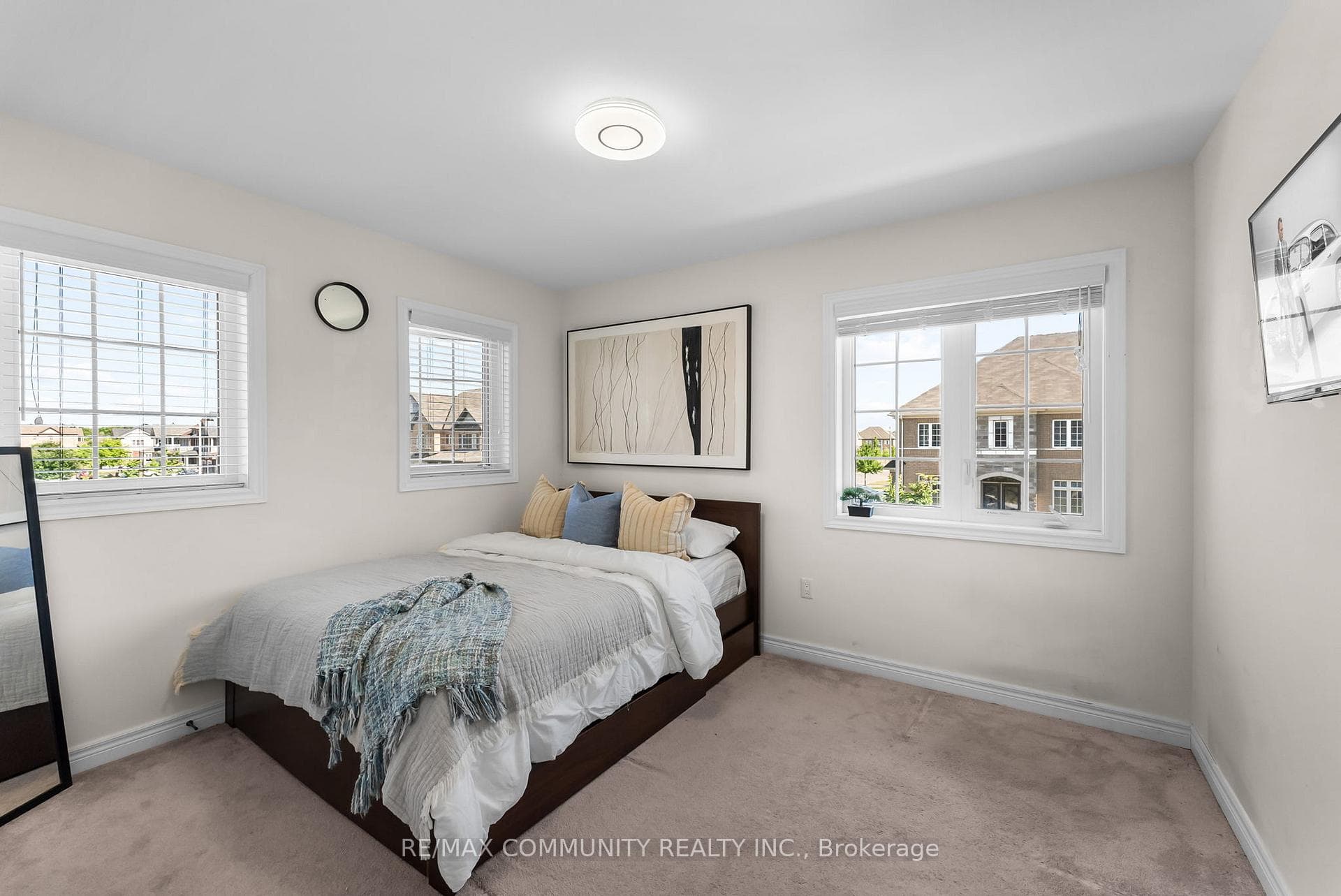 279 Kenneth Cole Drive photo 34
