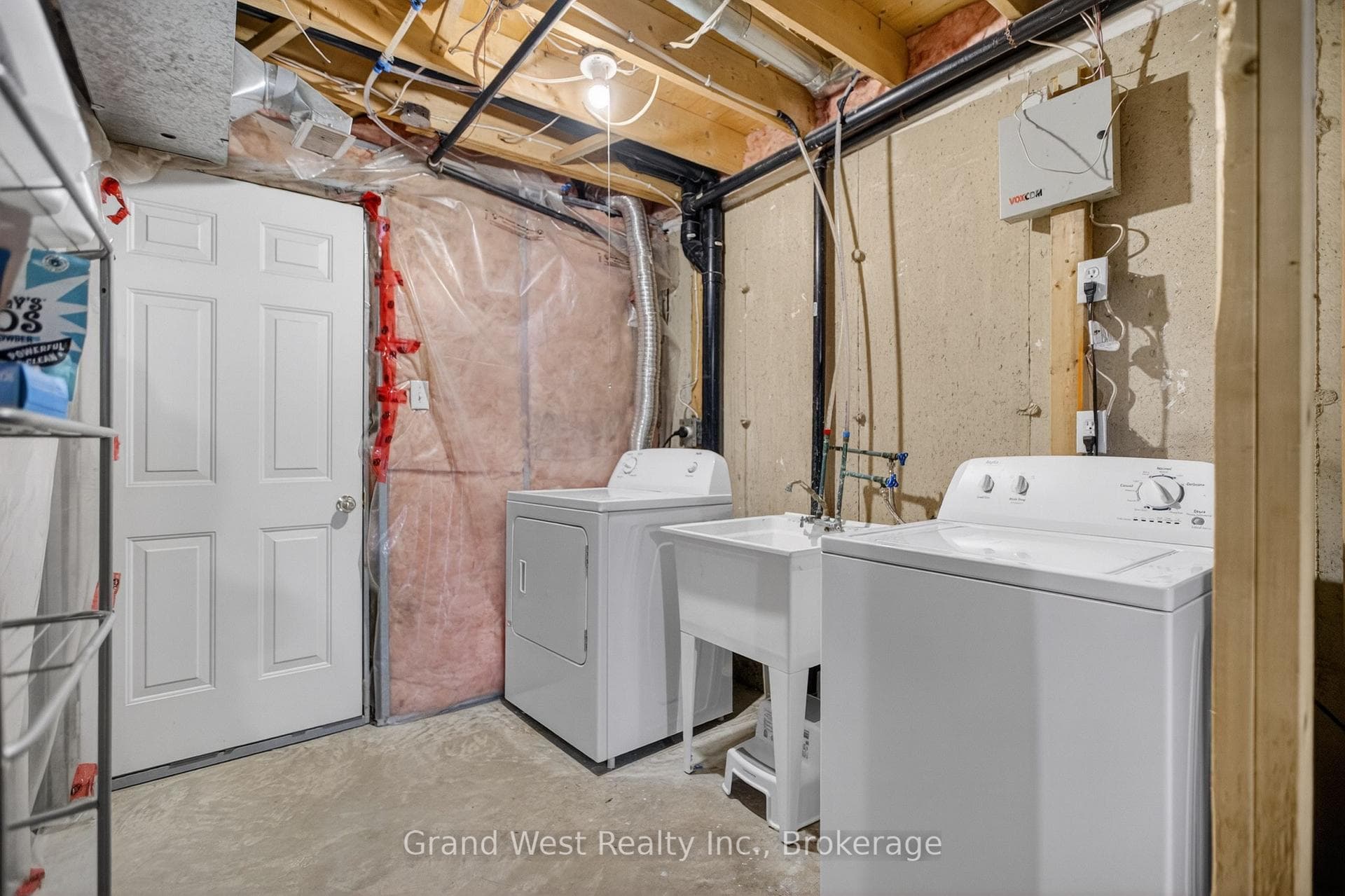 12 FERNCLIFFE Street photo 35