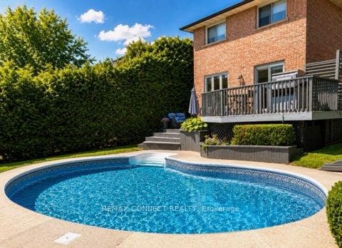 27 Radford Crescent photo 1