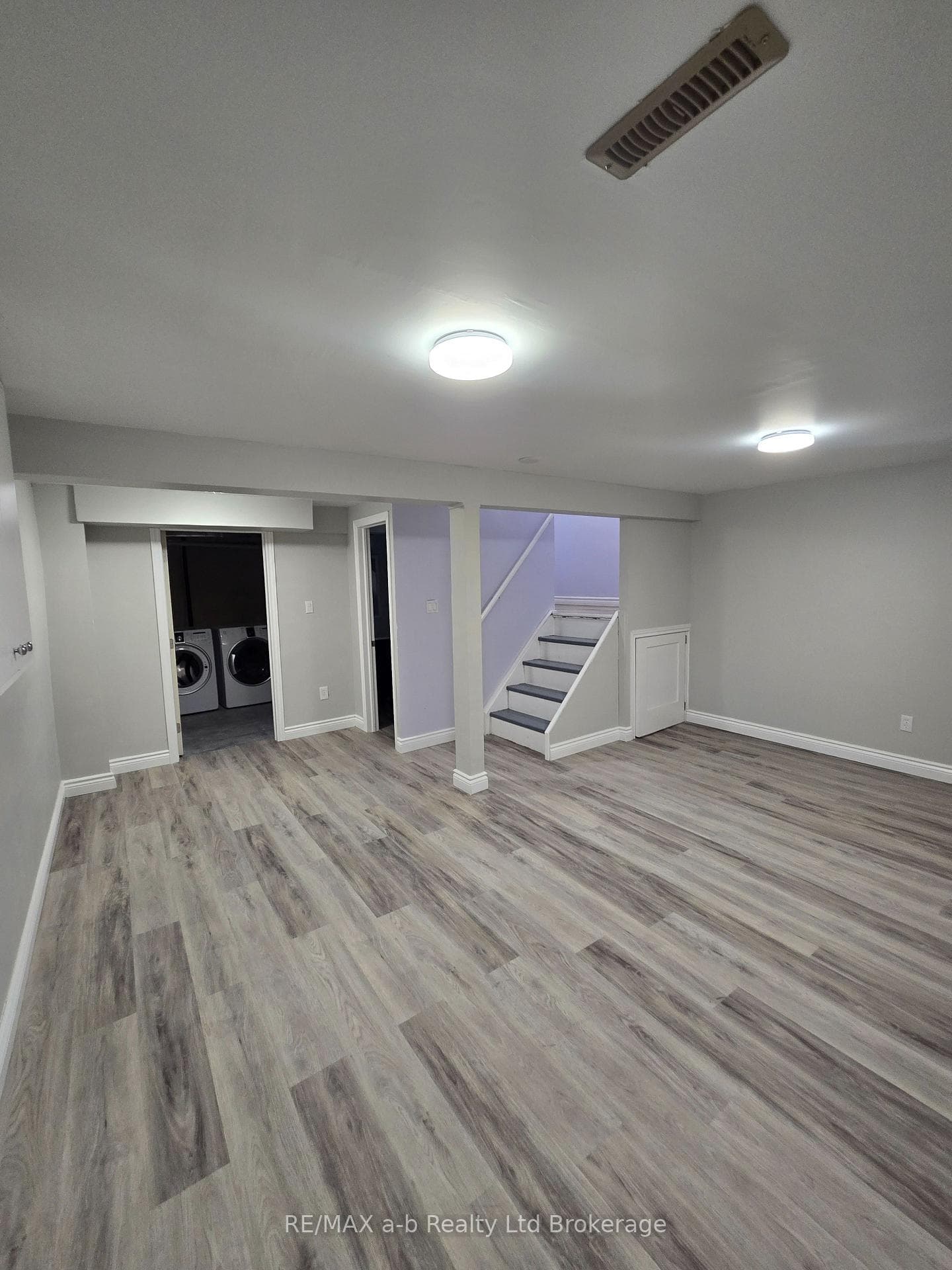 1073 Canfield Crescent photo 14