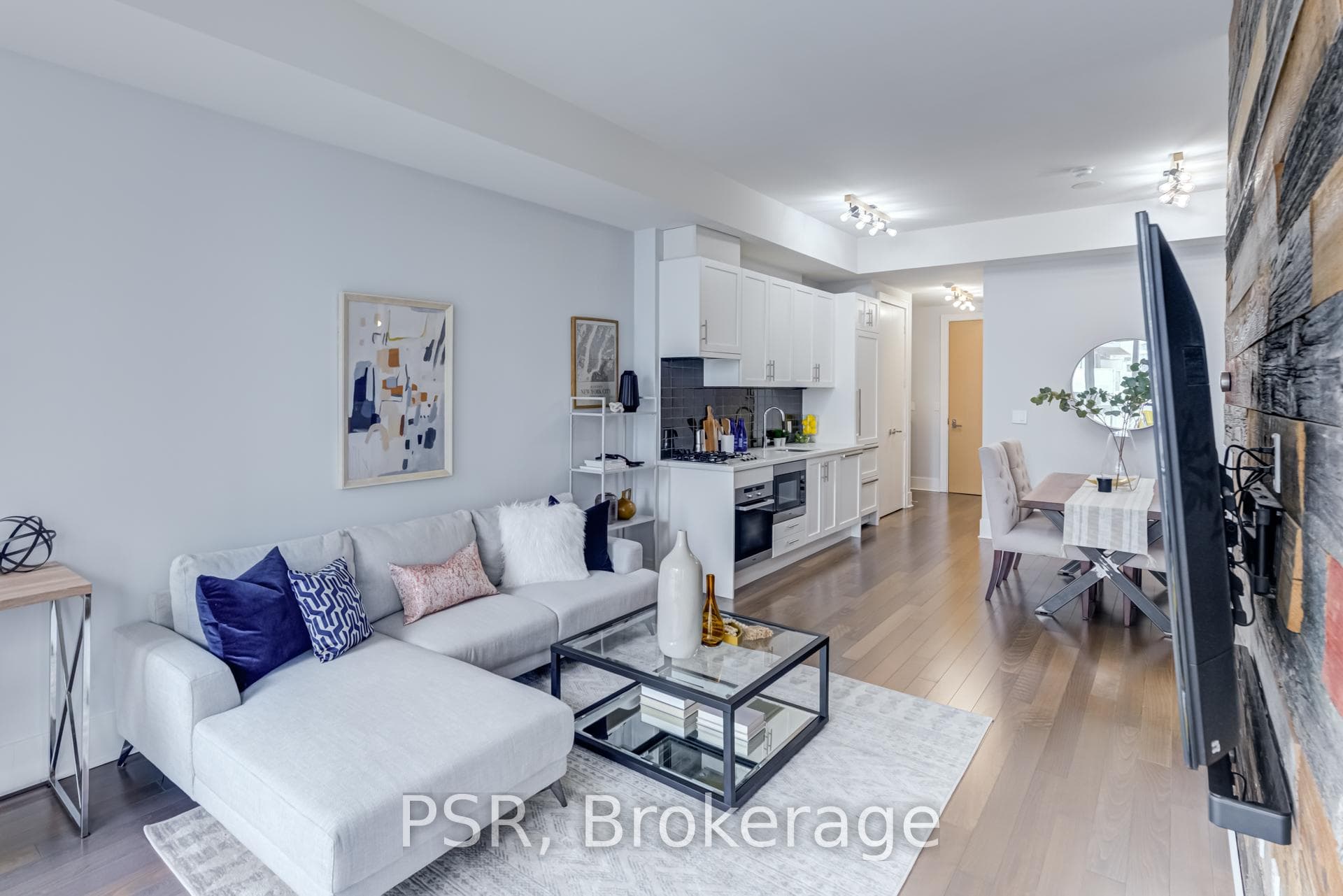 29 Queens Quay Unit 627 photo 5