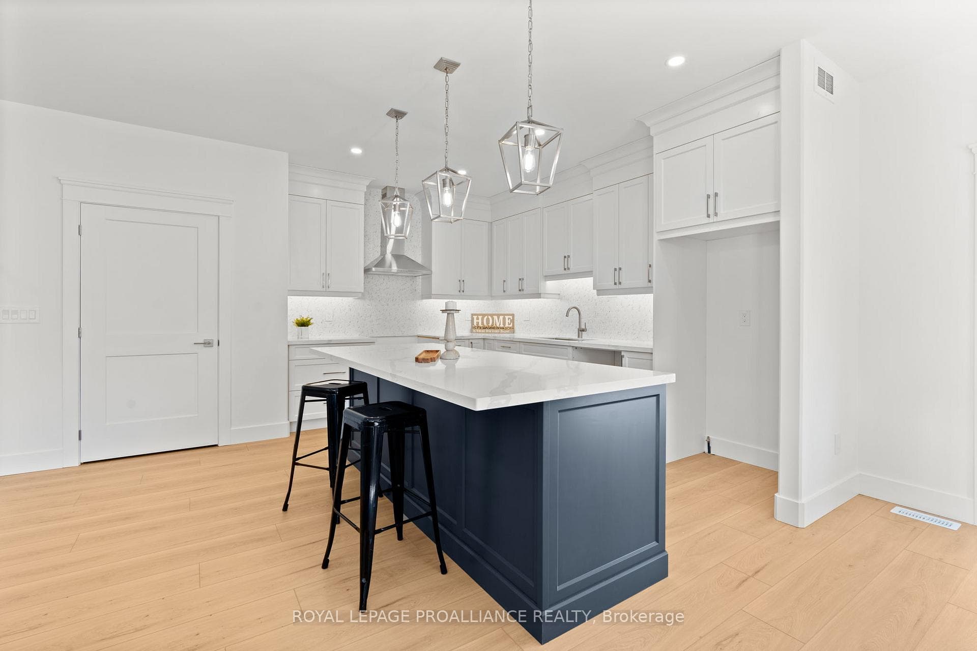 153 Riverside Boulevard photo 8