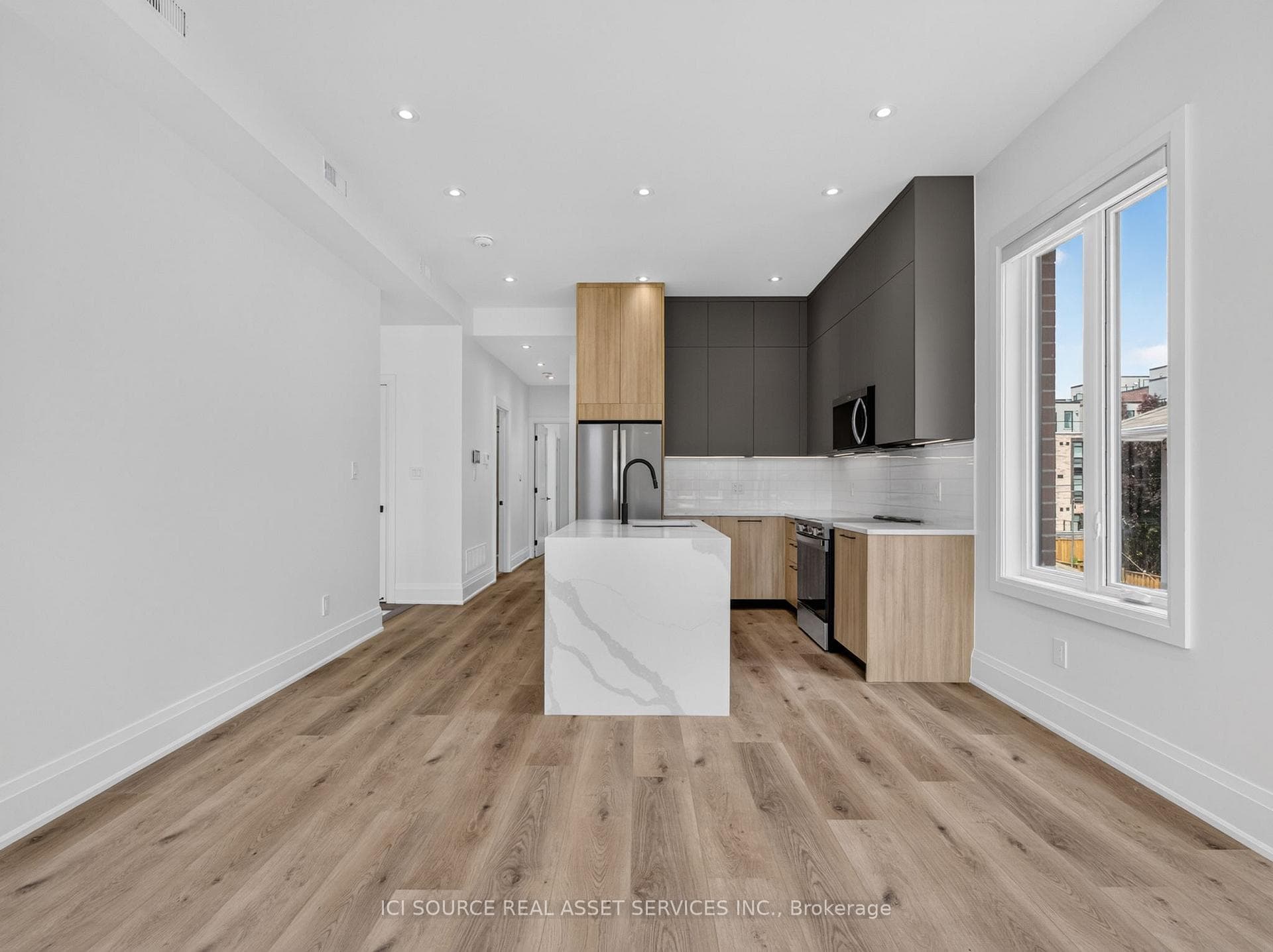 Kitchen & Living Area