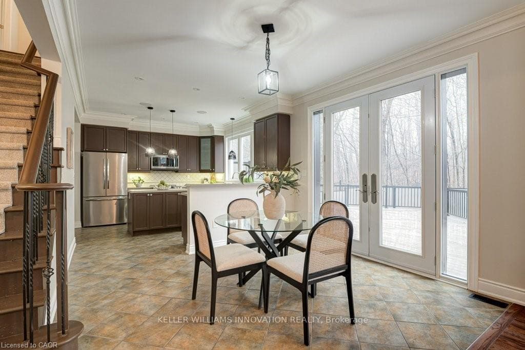 111 Glazebrook Crescent photo 14