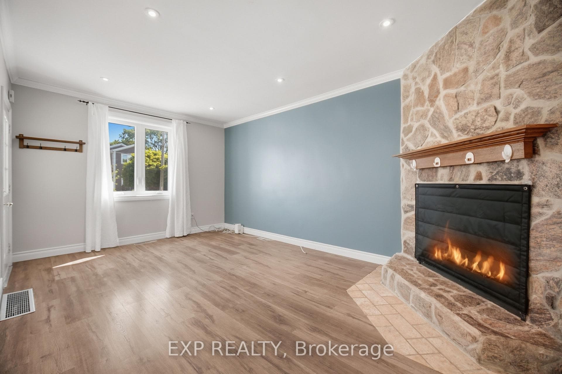1052 Alexandra Avenue photo 5
