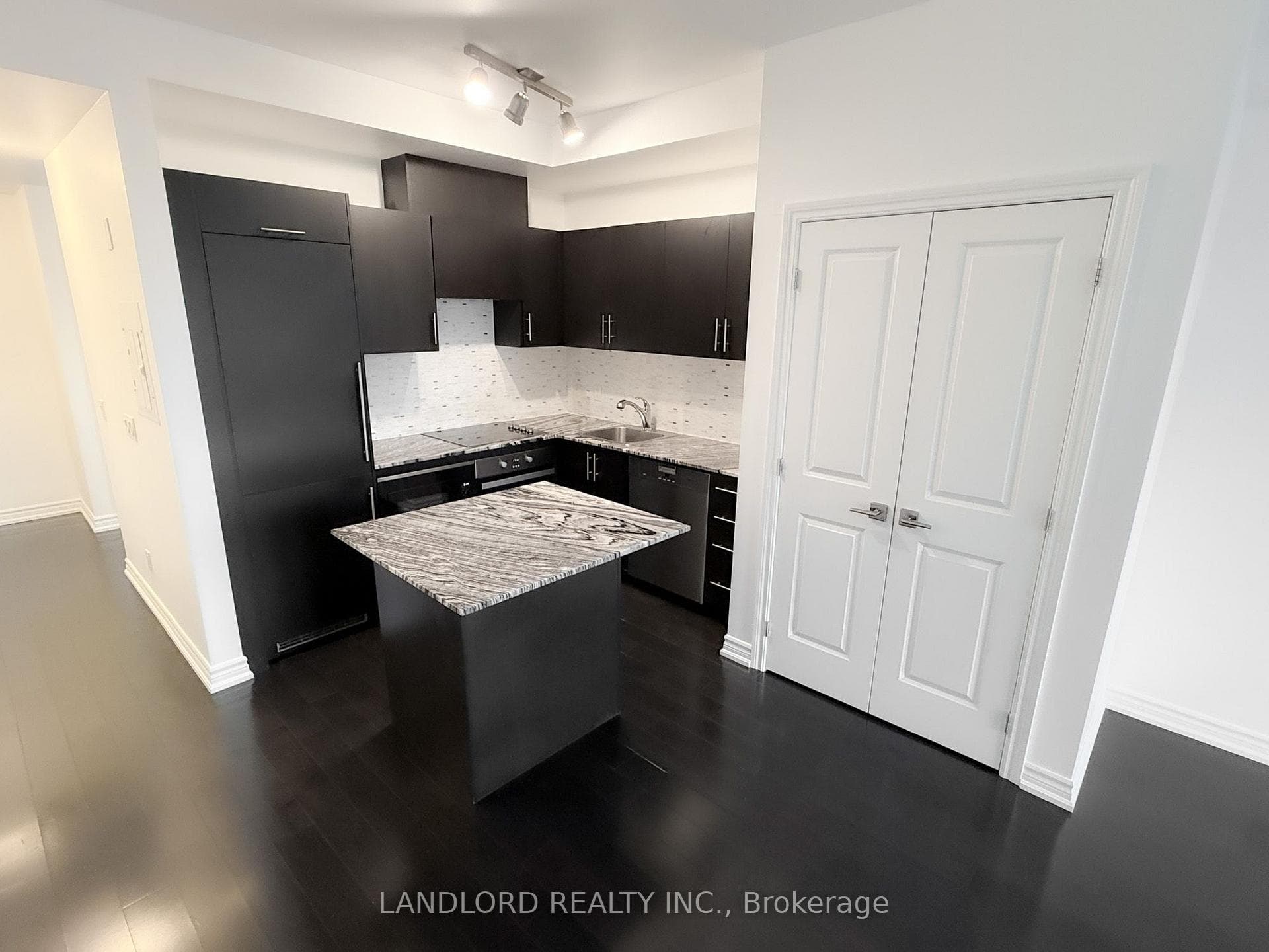 23 Glebe Road Unit 521 photo 2